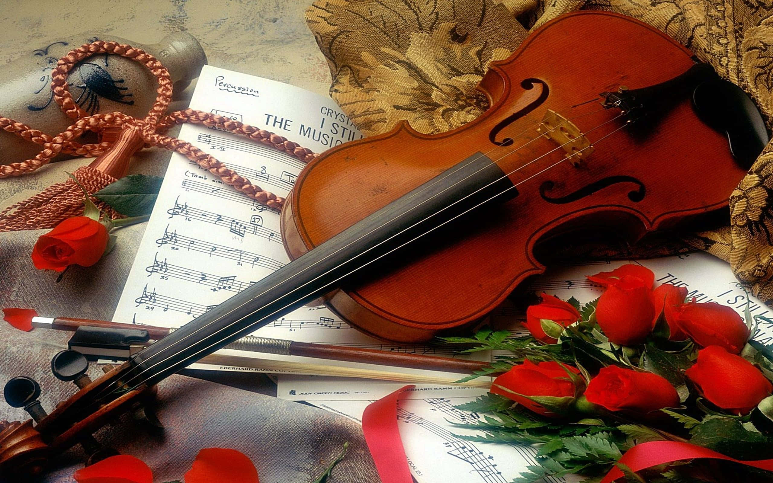 violin, sheet music, vibrant red roses, 2K Desktop Wallpaper