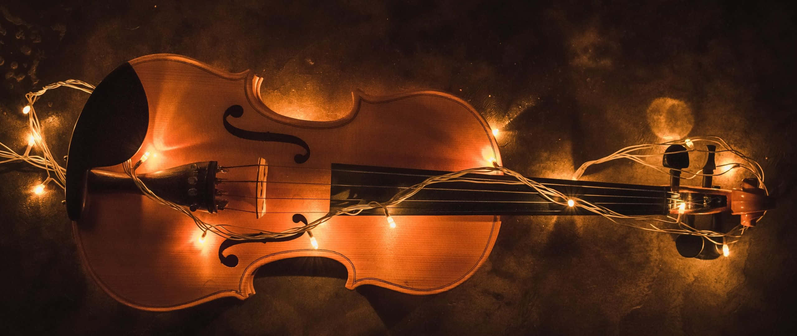 Violin, Wooden Chordophone, Fairy Lights, 2K Desktop Wallpaper