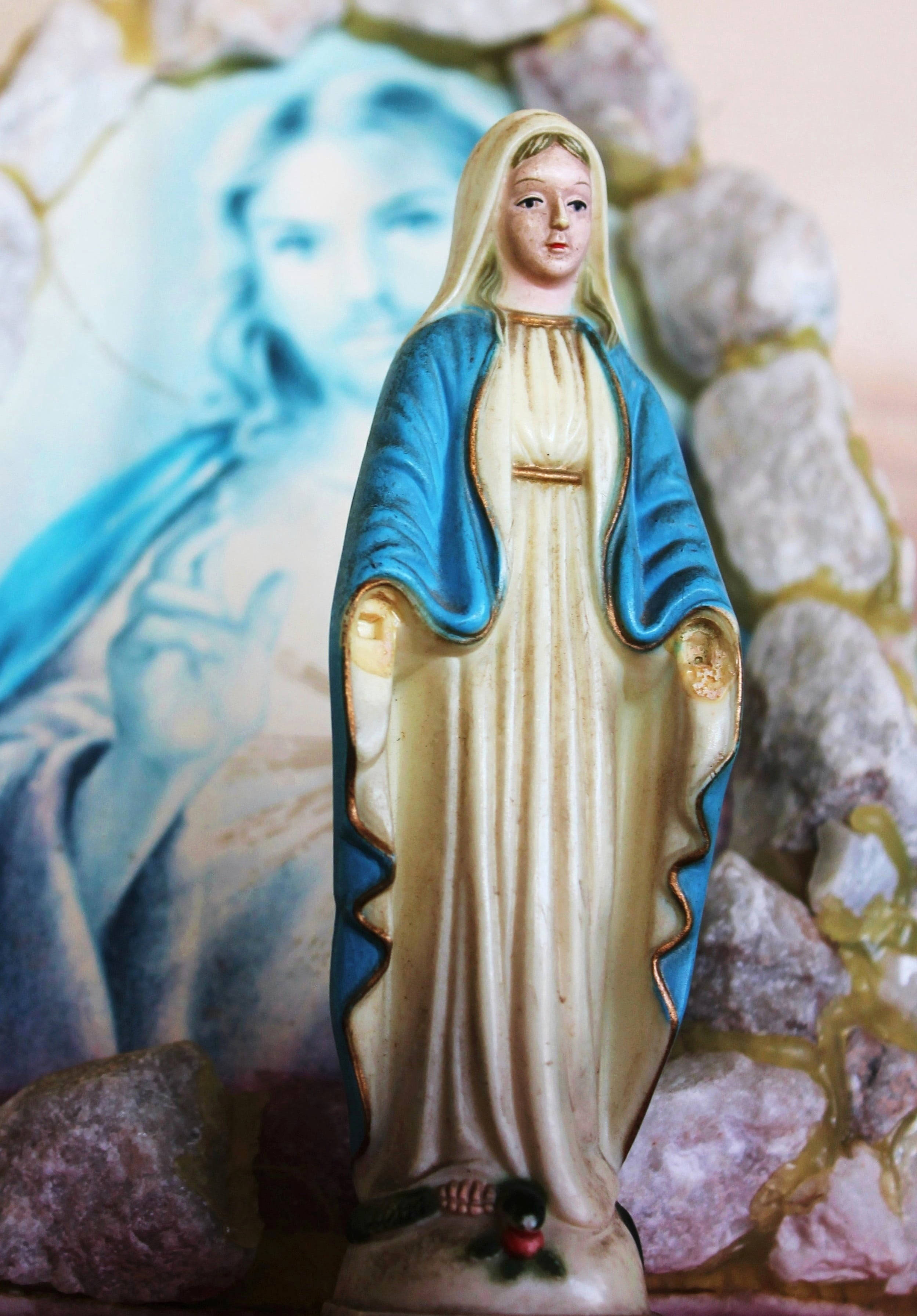 Virgen De Guadalupe, blue and gold robes, serene statue, 2K Phone Wallpaper
