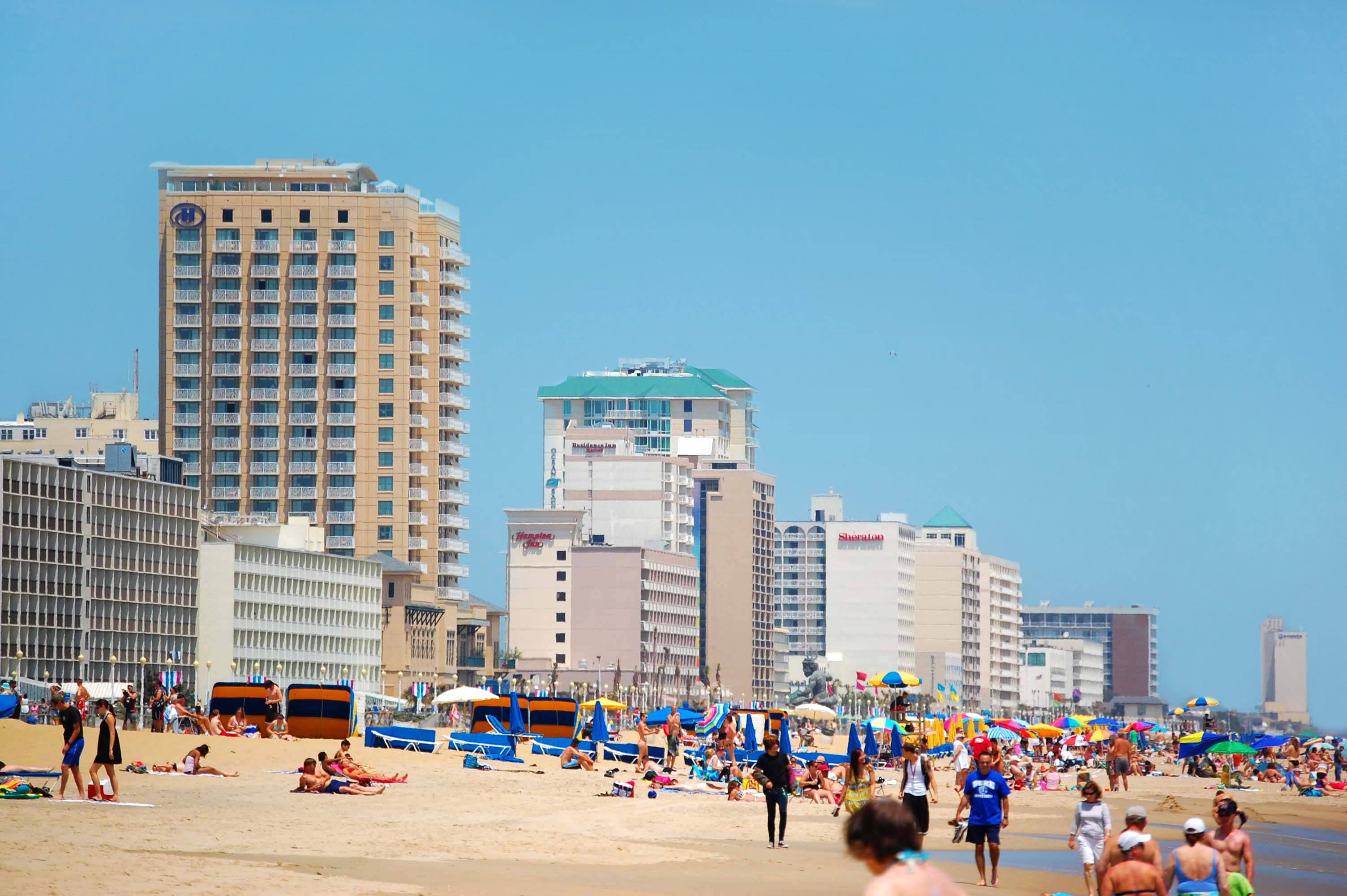 Virginia Beach, sunbathers, colorful umbrellas, 2K Desktop Wallpaper