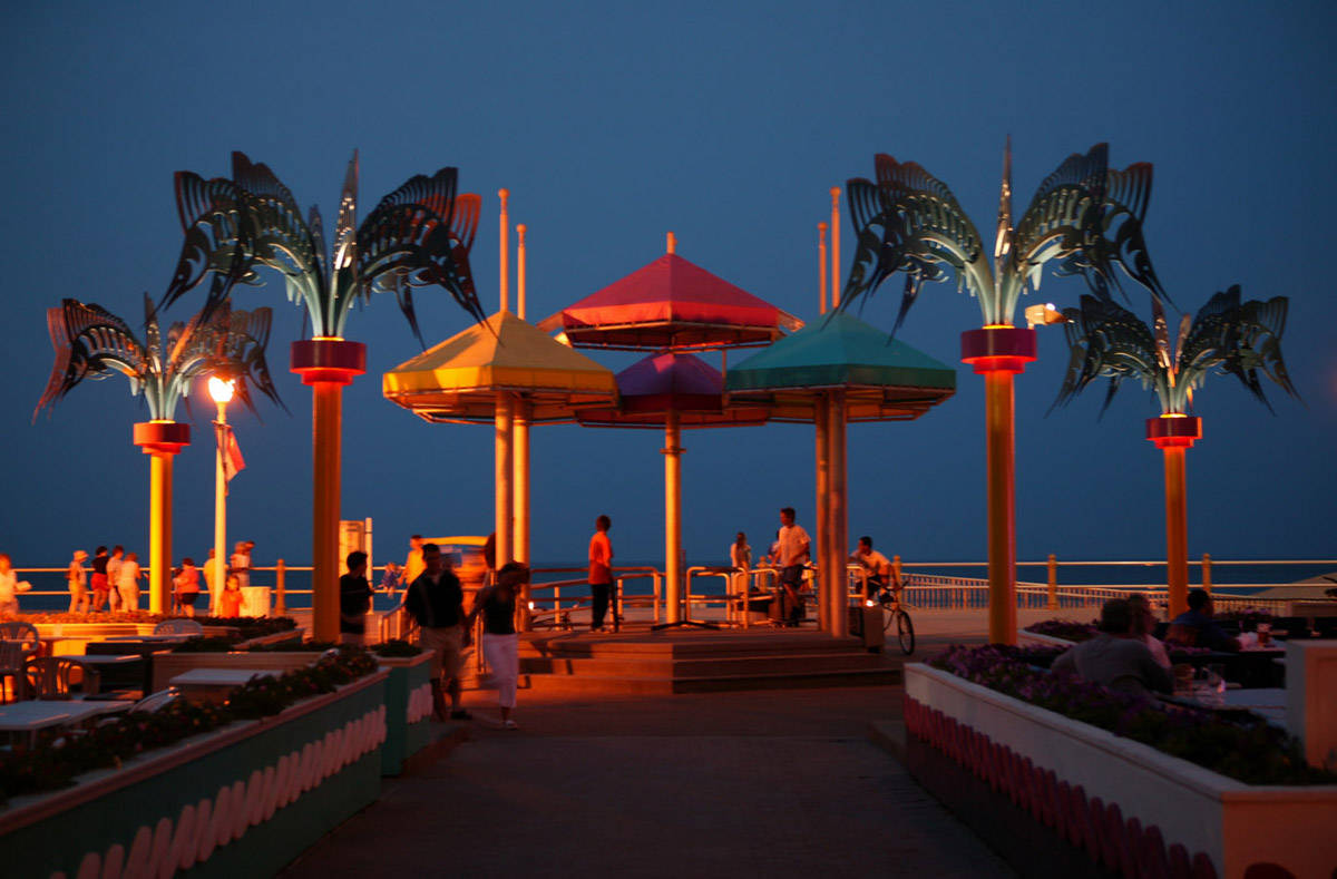 7th Street Stage Gazebo, Virginia Beach, twilight, SD Desktop Wallpaper