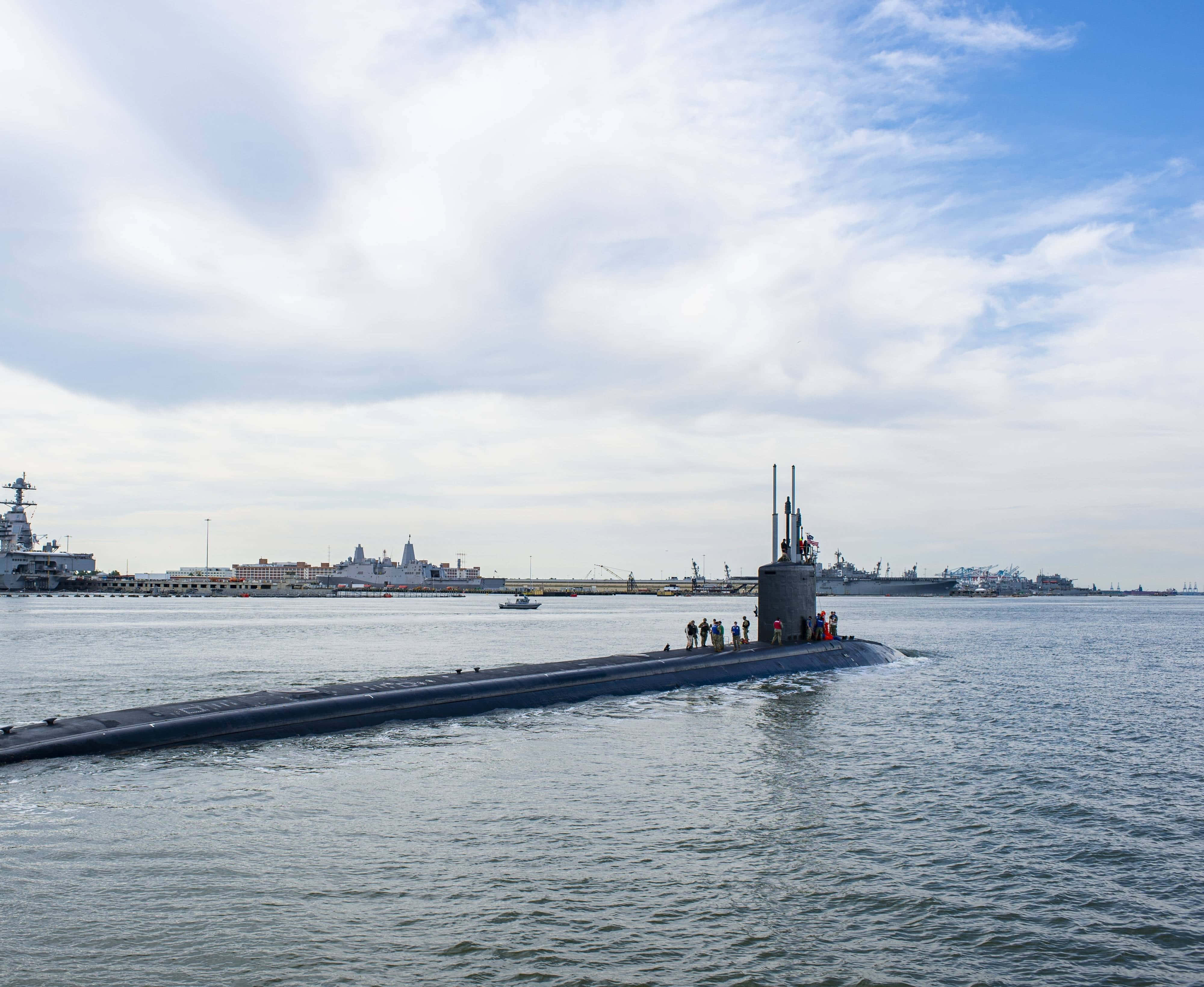 Virginia-class Submarine, sleek black submarine, calm harbor waters, 4K Desktop Wallpaper