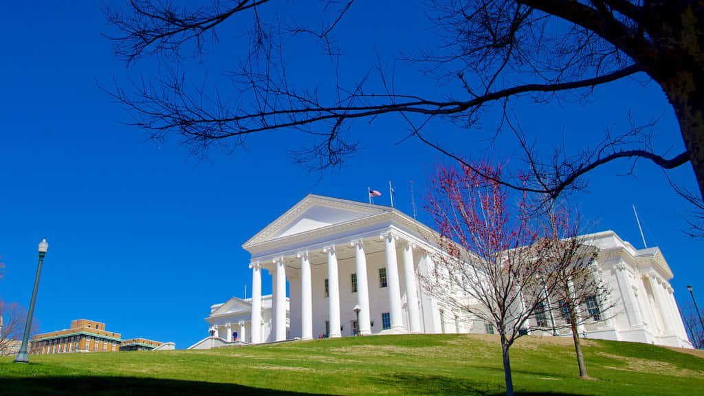 Virginia State Capitol, white neoclassical building, tall columns, SD Desktop Wallpaper