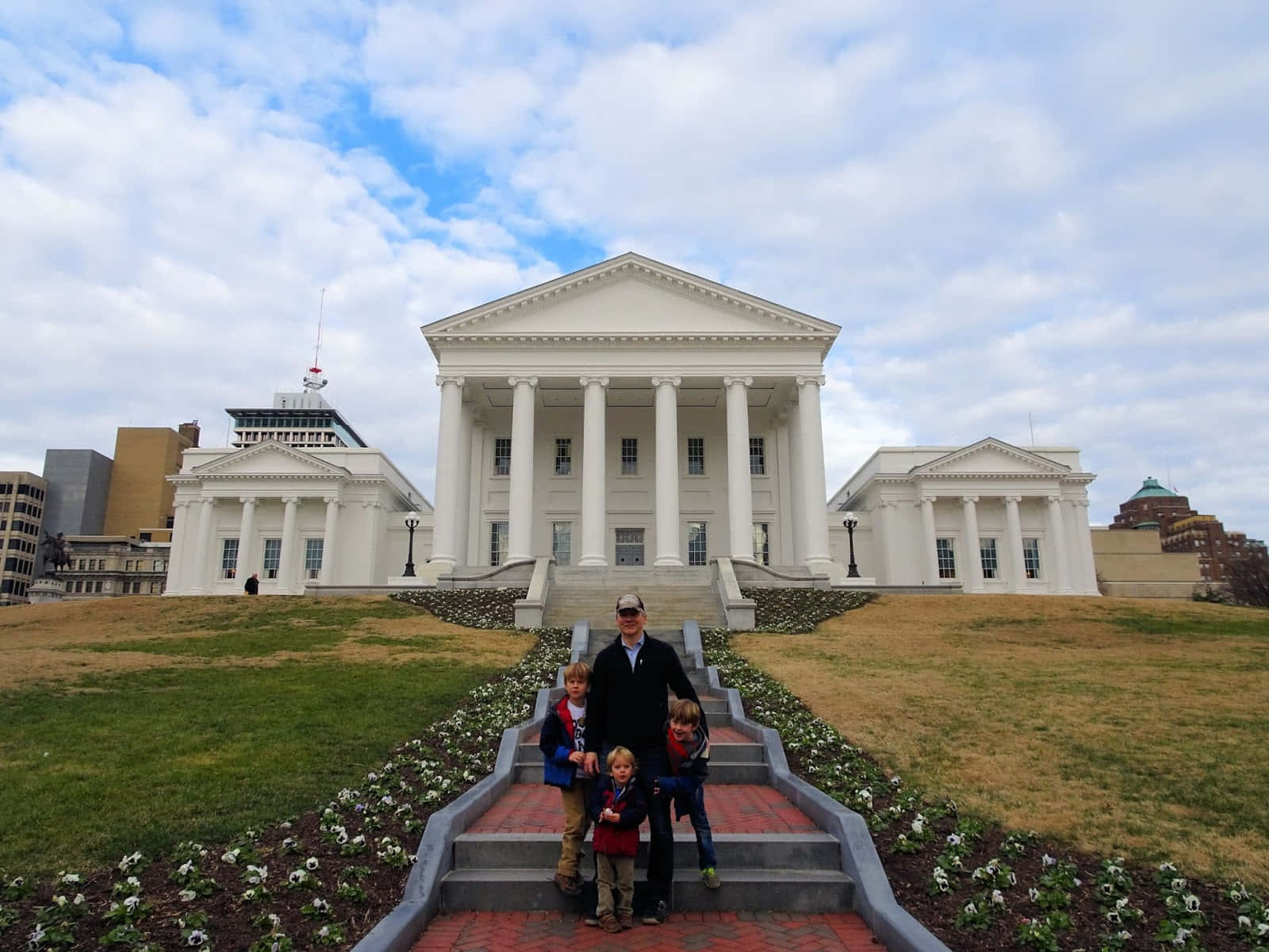 Virginia State Capitol, brick steps, grand white neoclassical building, HD Desktop Wallpaper