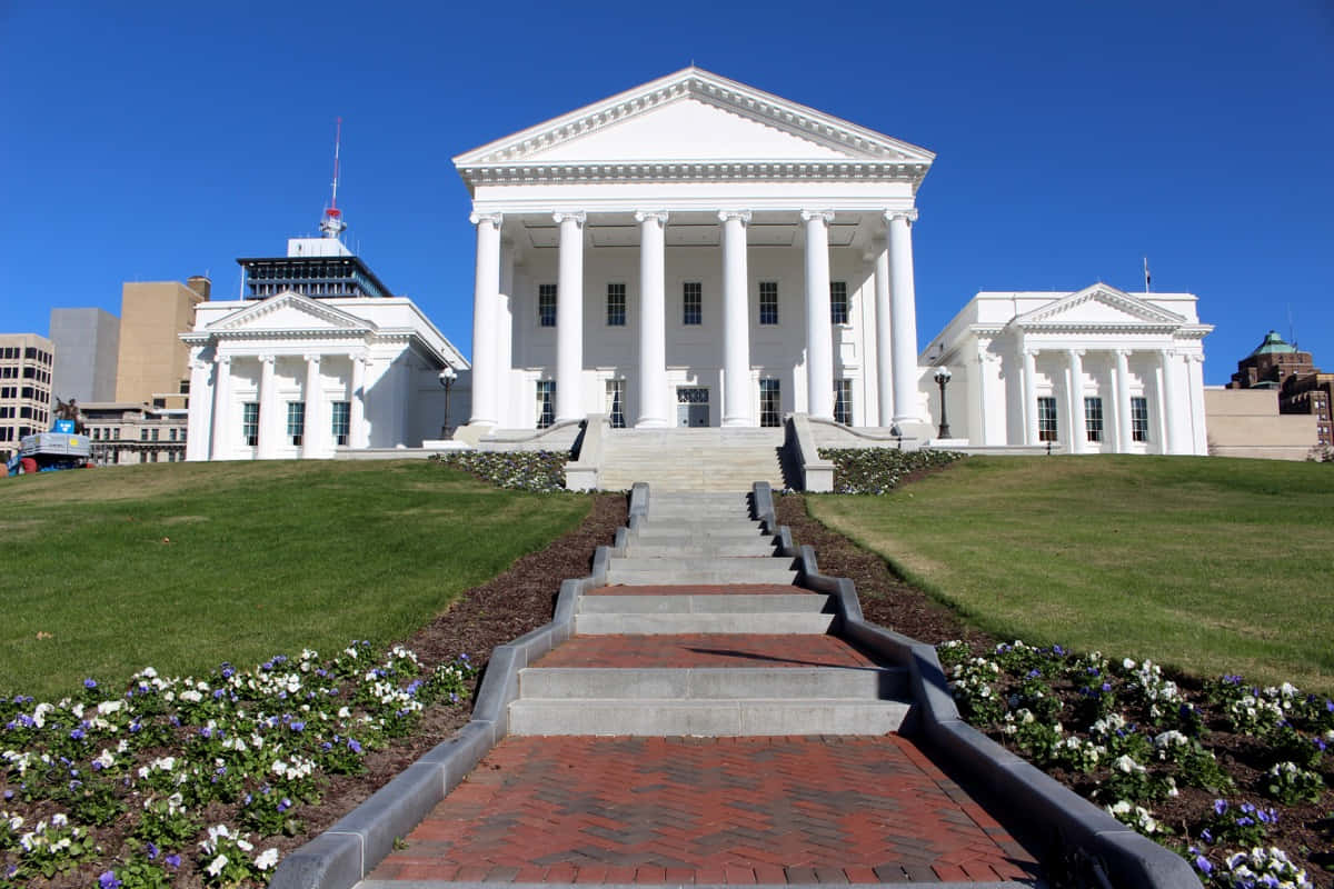Virginia State Capitol, white neoclassical building, tall columns, SD Desktop Wallpaper
