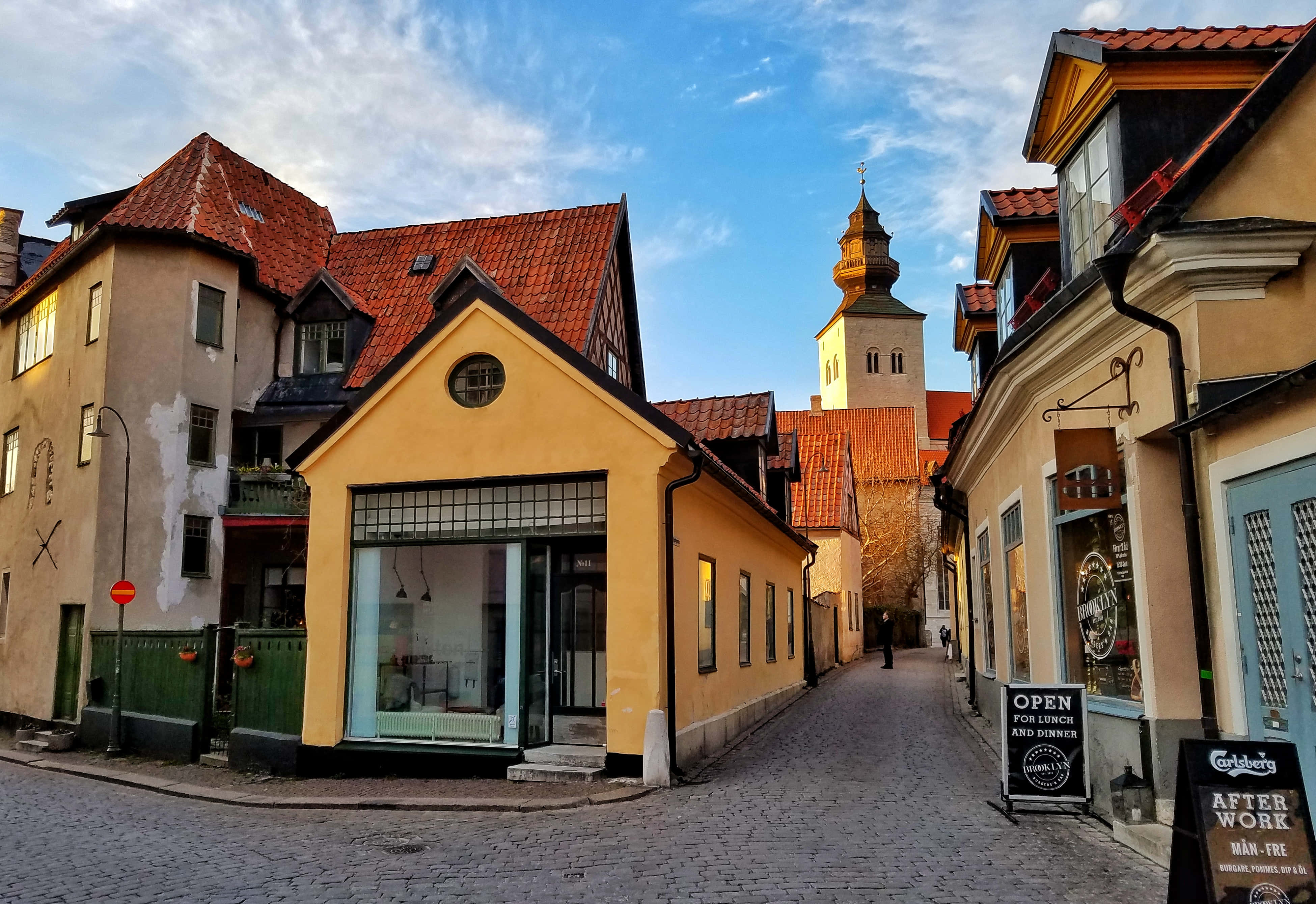 Visby, cobblestone street, historic buildings, 4K Desktop Wallpaper