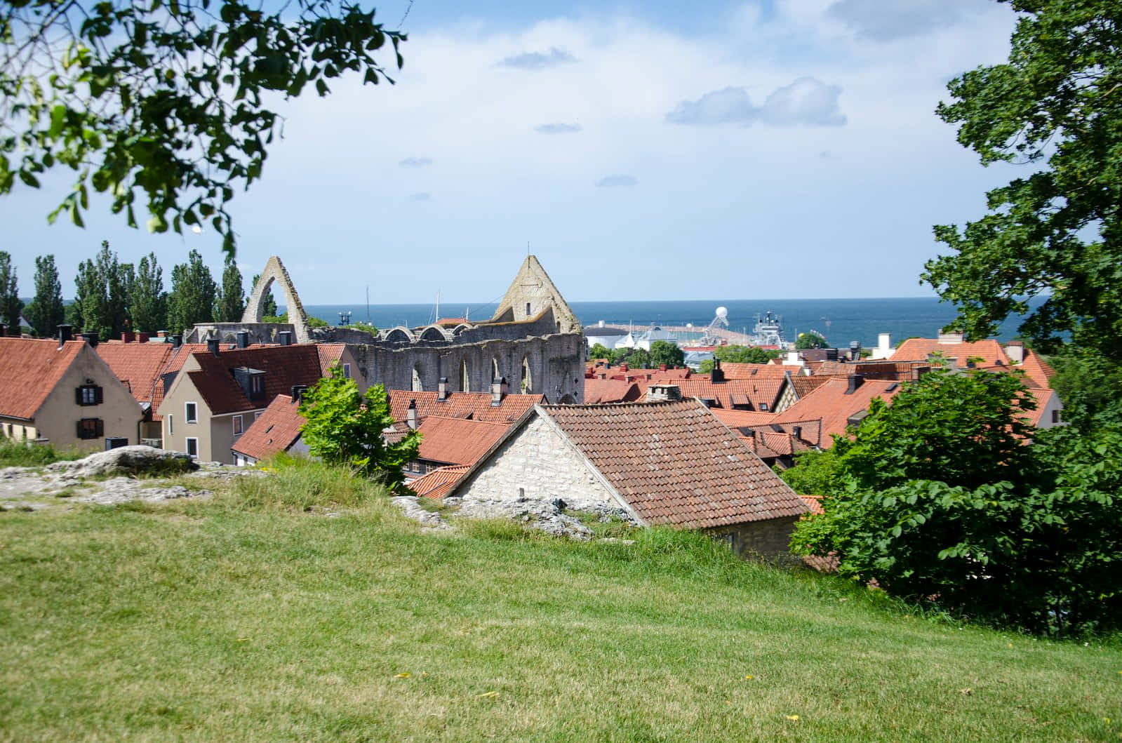 Visby, medieval town, red-tiled roofs, HD Desktop Wallpaper