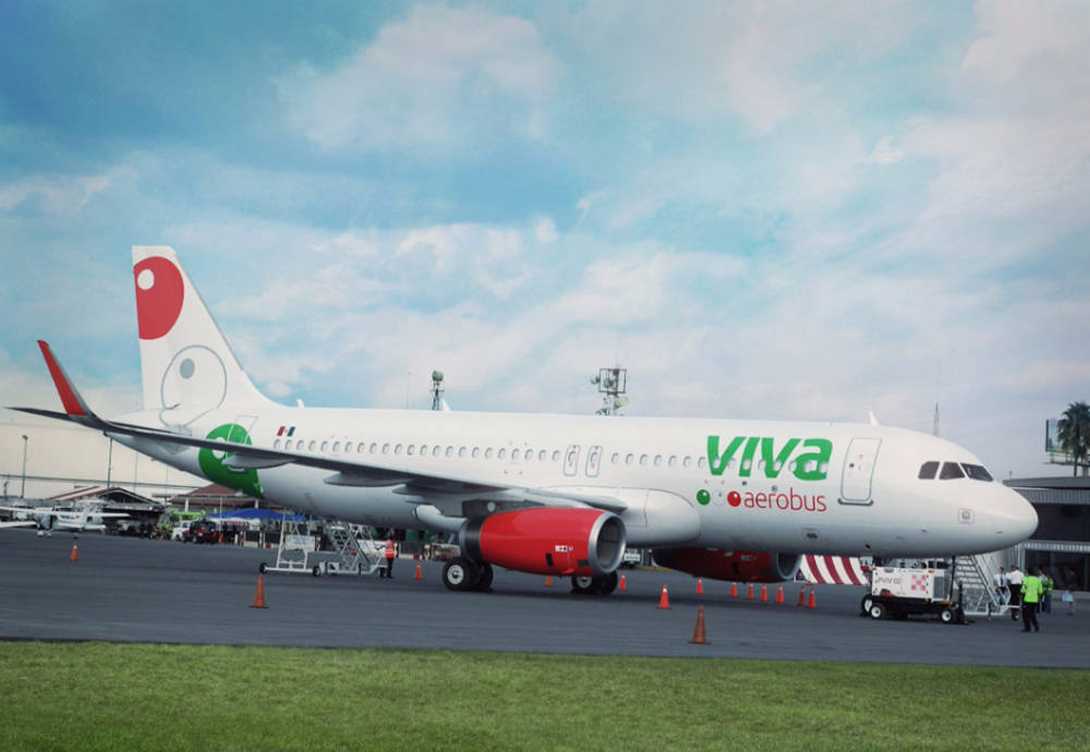 Viva Aerobus, white, red engines, SD Desktop Wallpaper