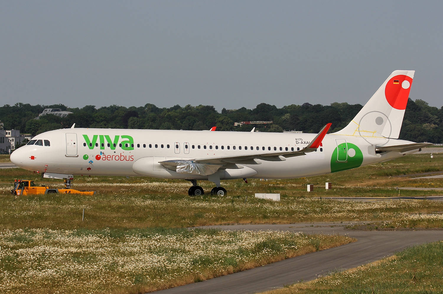 Viva Aerobus, white, green and red branding, HD Desktop Wallpaper