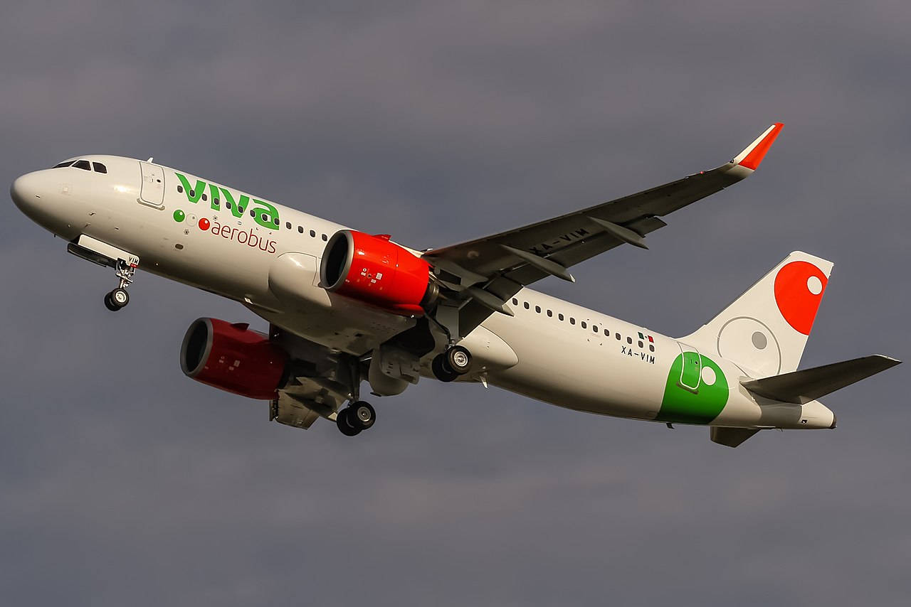 Viva Aerobus, red engines, green branding, HD Desktop Wallpaper