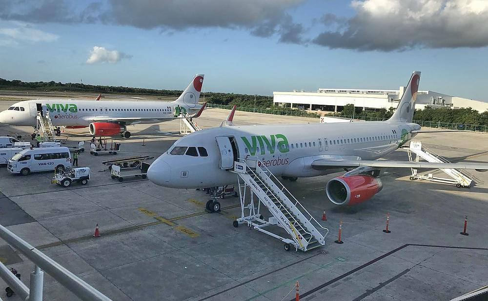 Viva Aerobus, airplanes, stairs, SD Desktop Wallpaper