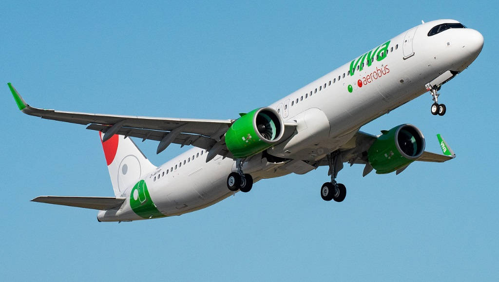 Viva Aerobus, white and green, landing gear down, SD Desktop Wallpaper