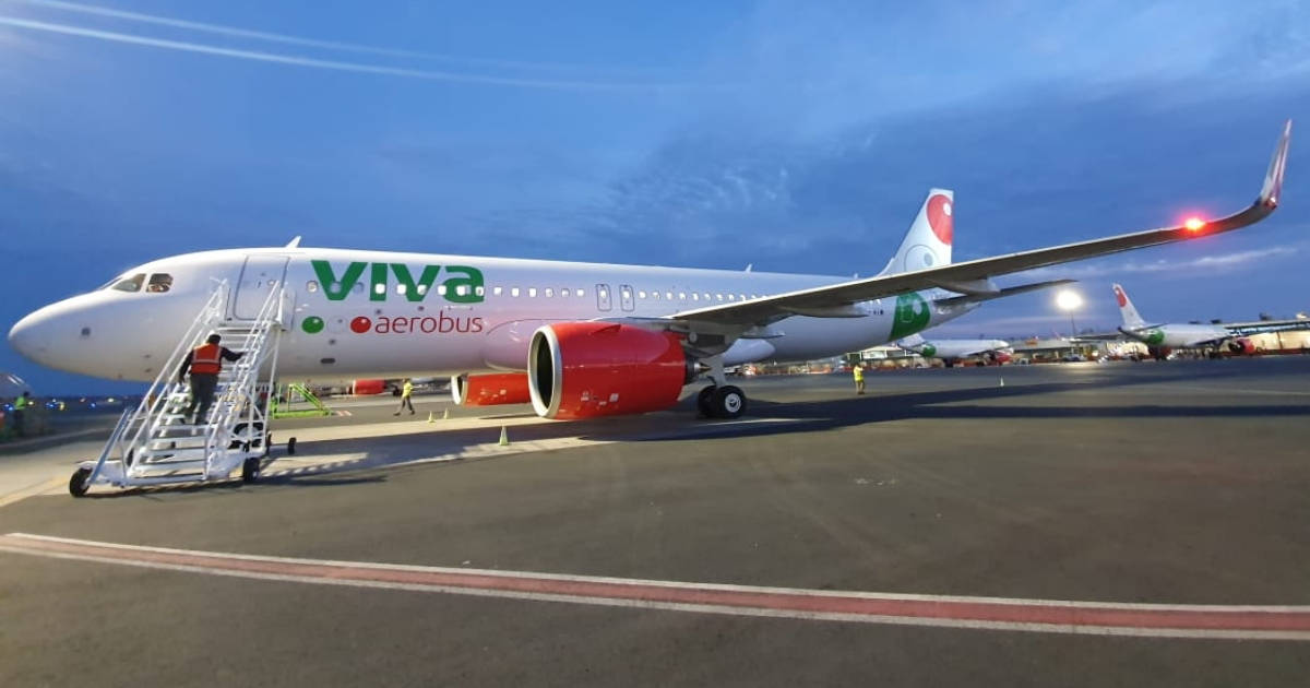 Viva Aerobus, red engines, green branding, SD Desktop Wallpaper