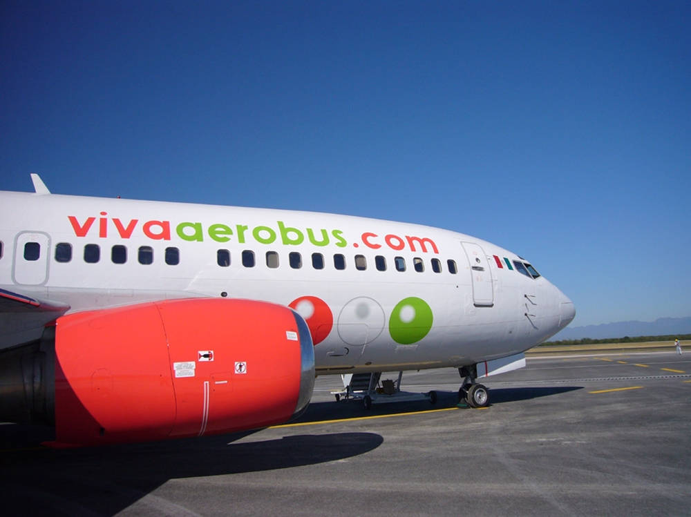 Viva Aerobus, white airplane, red engine, SD Desktop Wallpaper