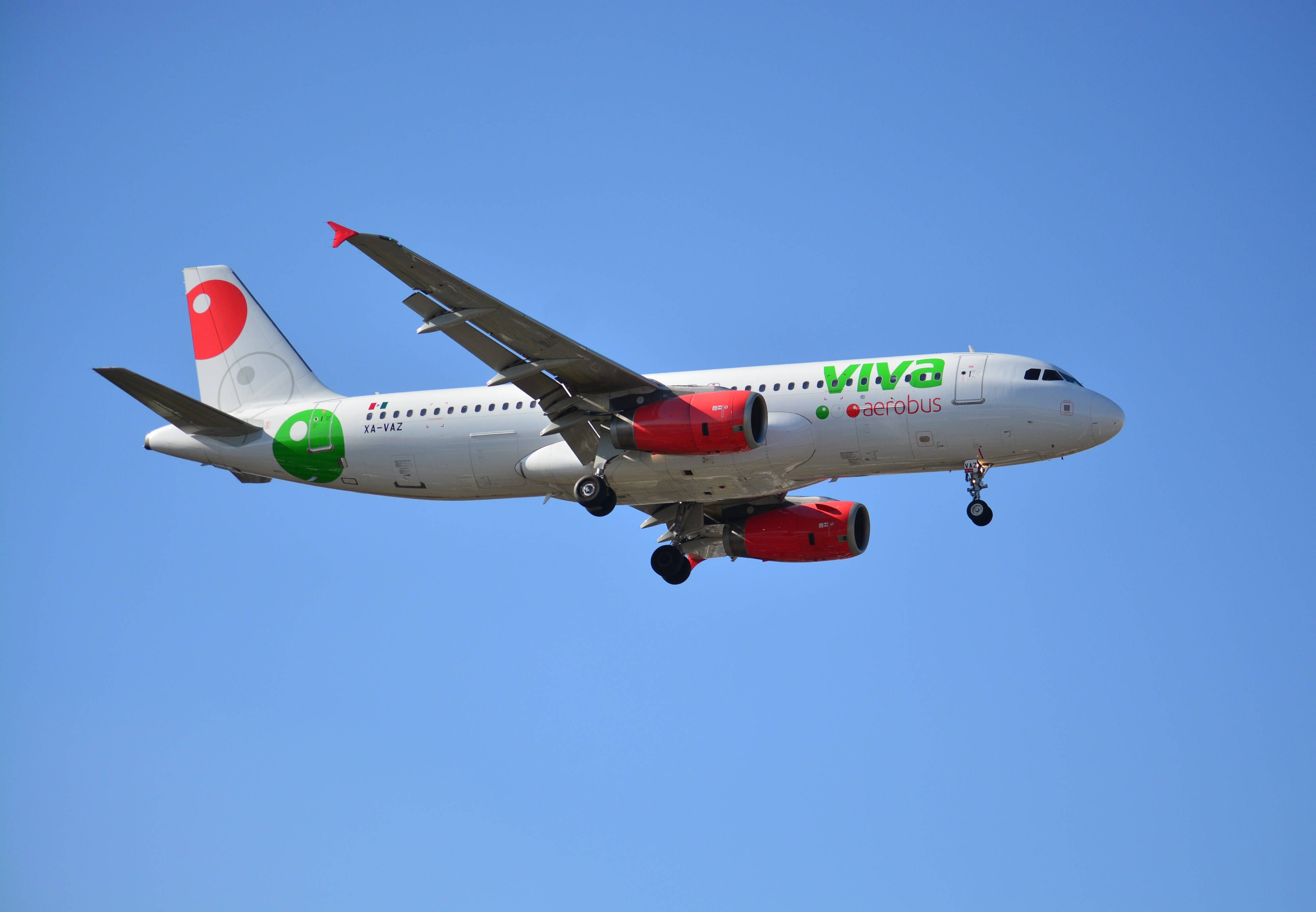 Viva Aerobus, white airplane, red engines, 4K Desktop Wallpaper