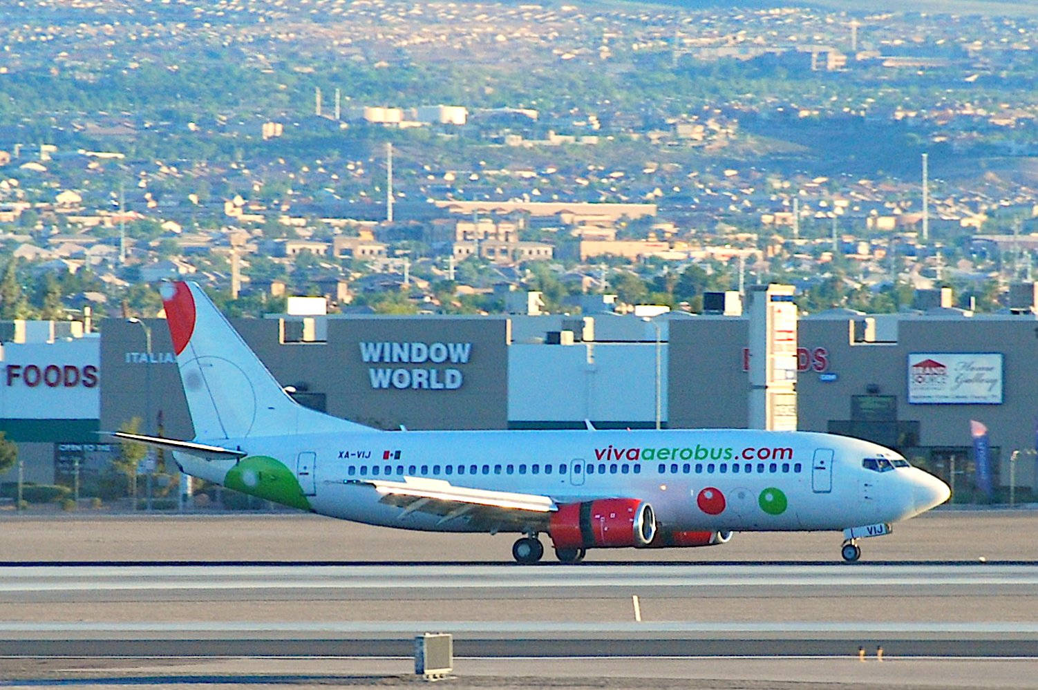 Viva Aerobus, red green and white livery, runway, HD Desktop Wallpaper