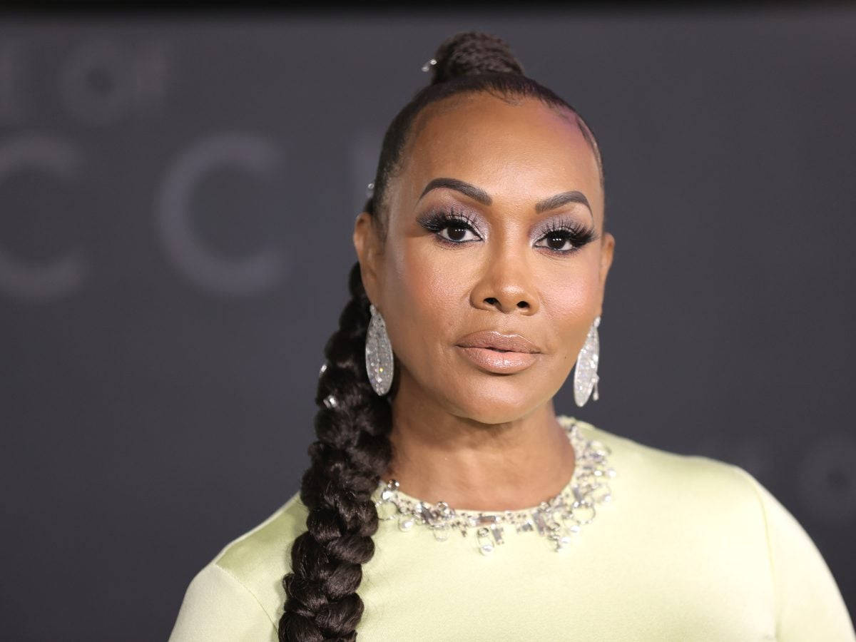 Vivica Fox, braid hair, pale yellow dress, SD Desktop Wallpaper