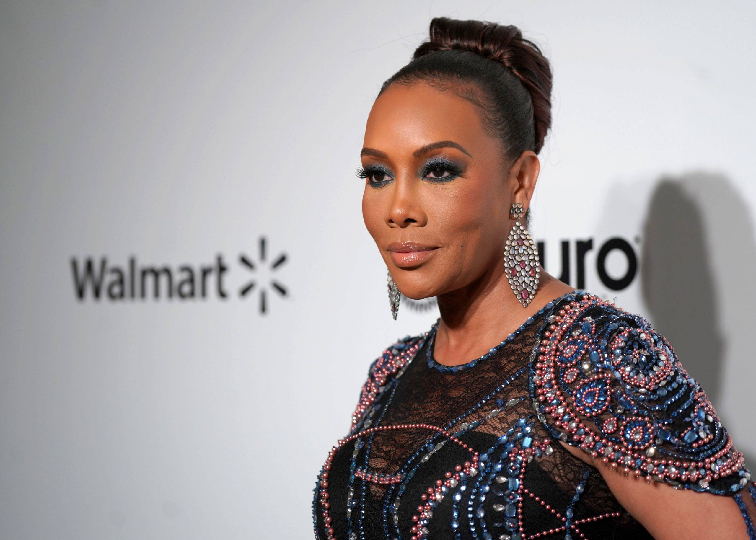Vivica Fox, beaded black gown, sparkling earrings, 2K Desktop Wallpaper