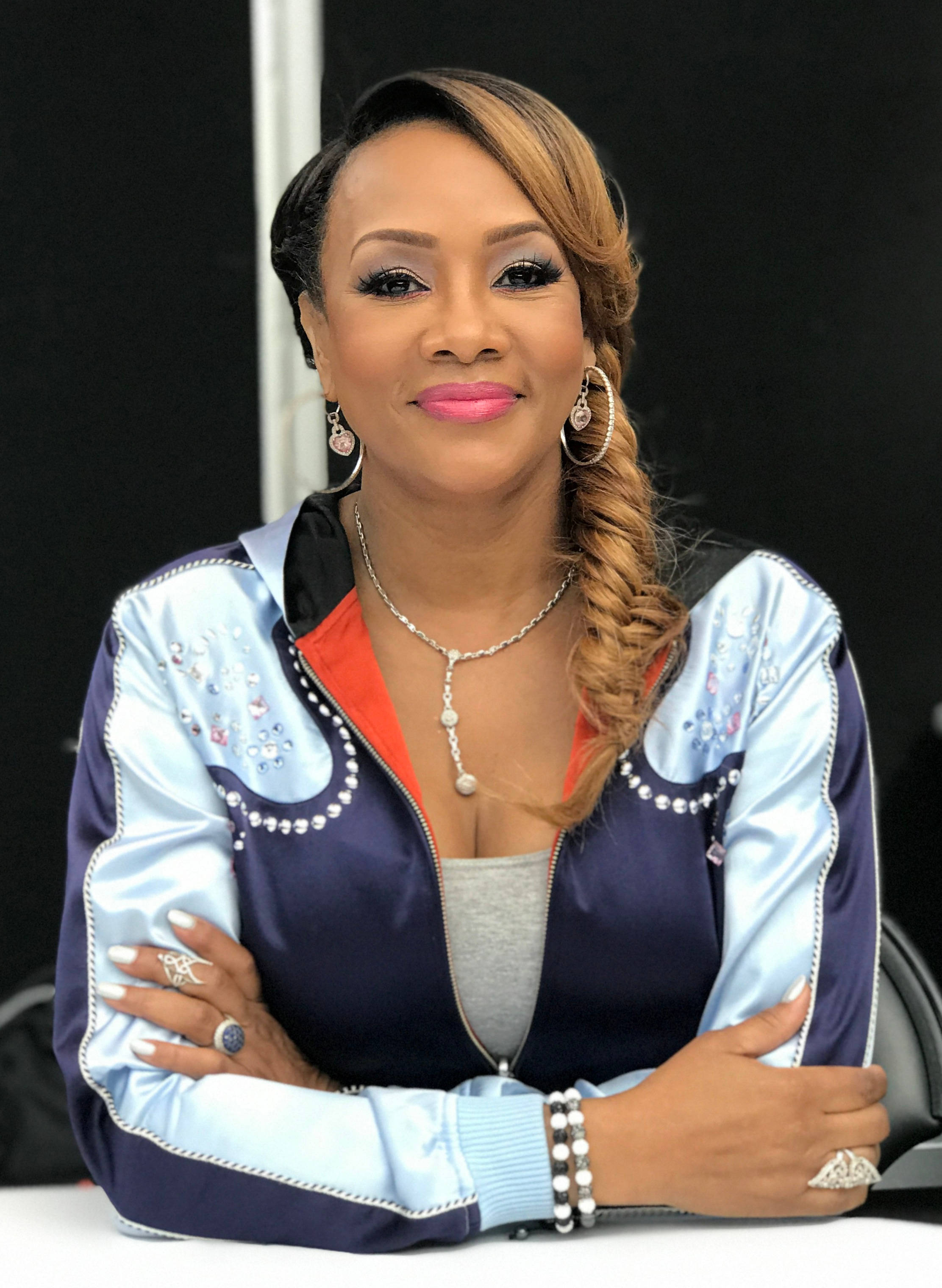 Vivica Fox, blue satin jacket, pearls, 2K Phone Wallpaper