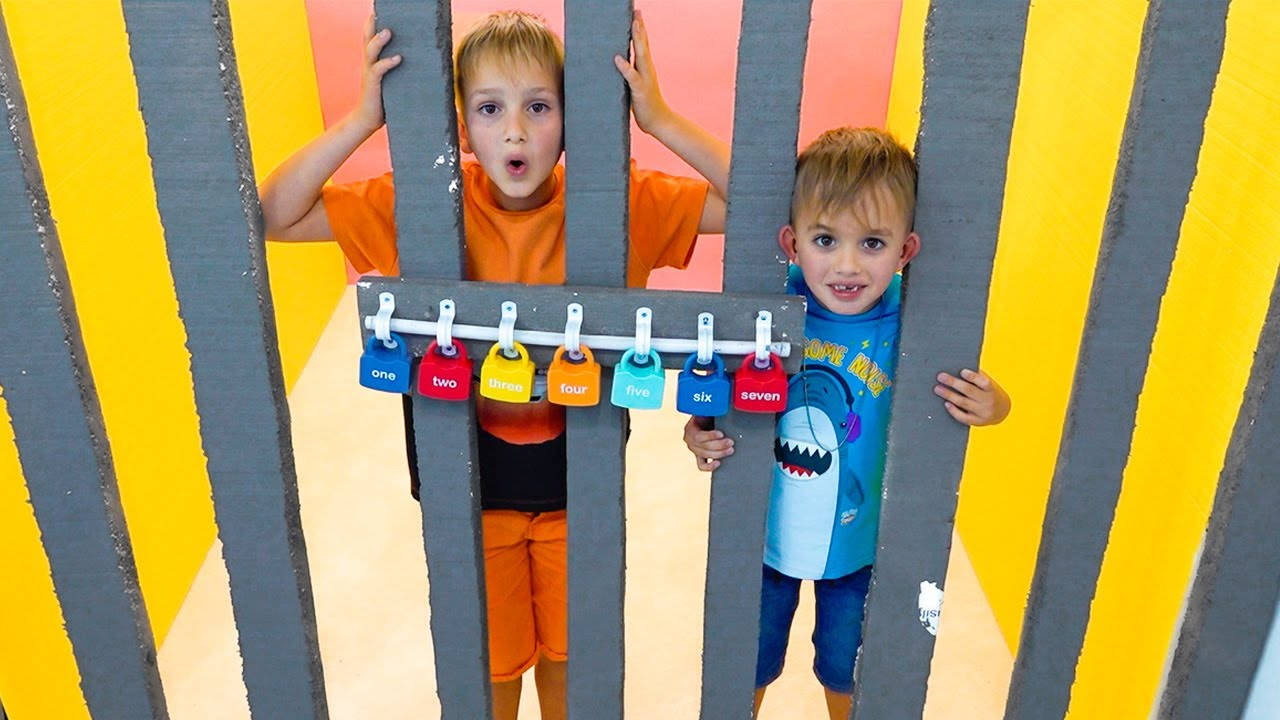 Vlad And Niki, escape room, gray bars, HD Desktop Wallpaper