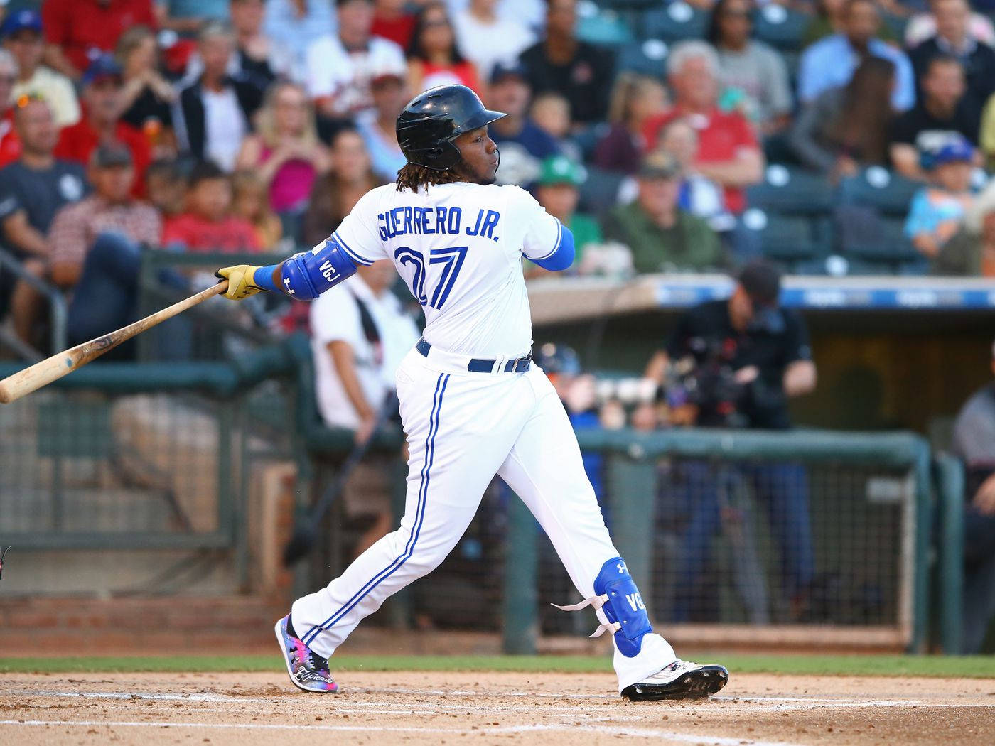 Vladimir Guerrero Jr, white uniform, bat, HD Desktop Wallpaper