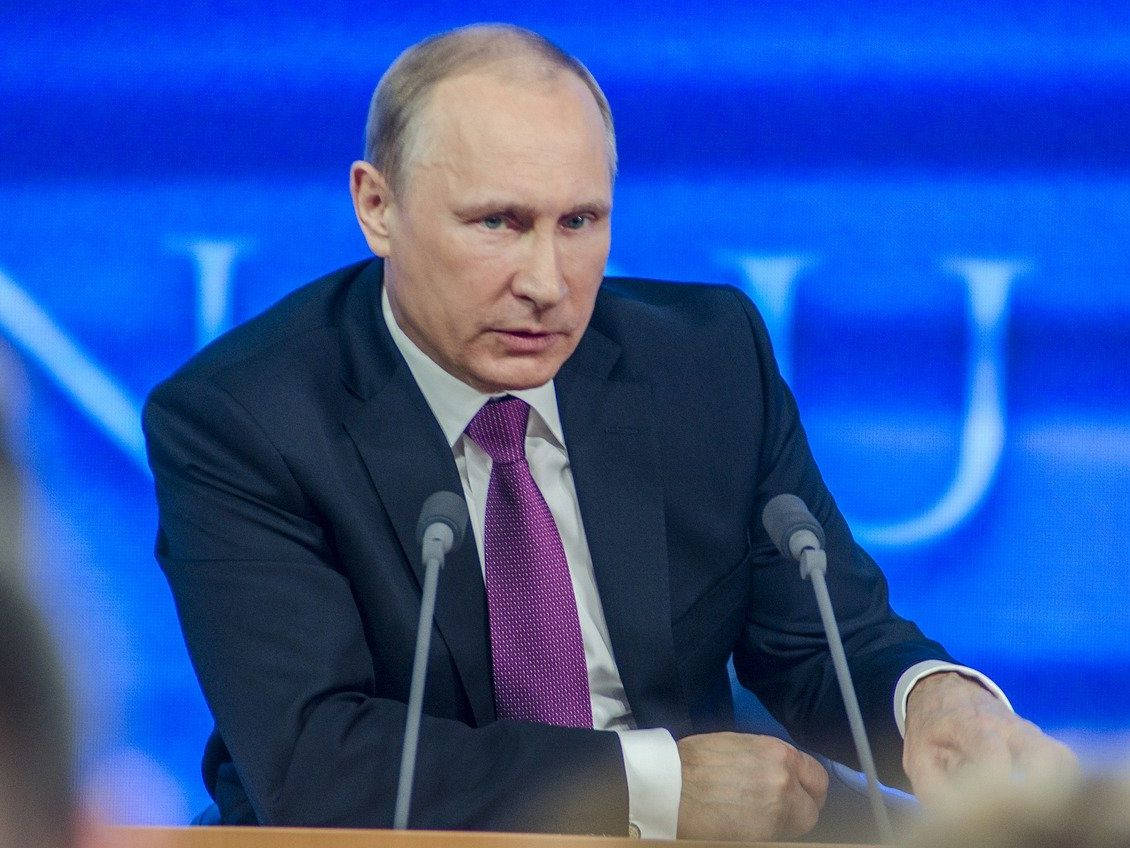 Vladimir Putin, dark suit, purple tie, SD Desktop Wallpaper