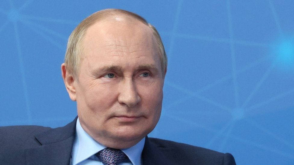 Vladimir Putin, dark suit, patterned tie, SD Desktop Wallpaper