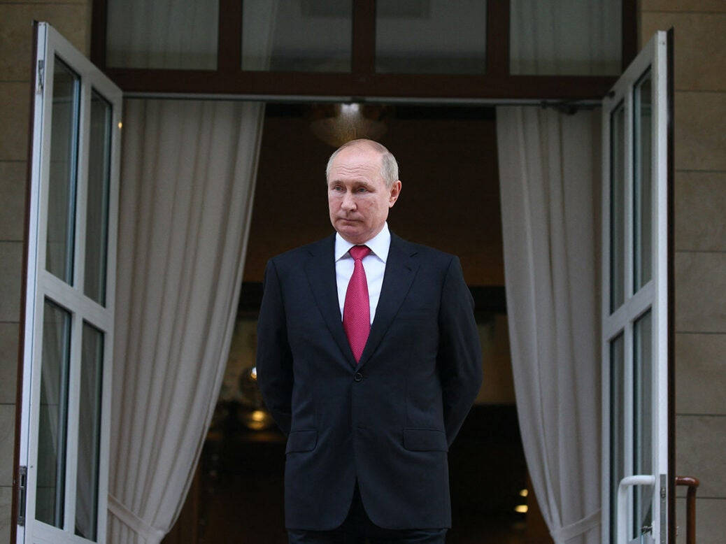 Vladimir Putin, dark suit, red tie, SD Desktop Wallpaper