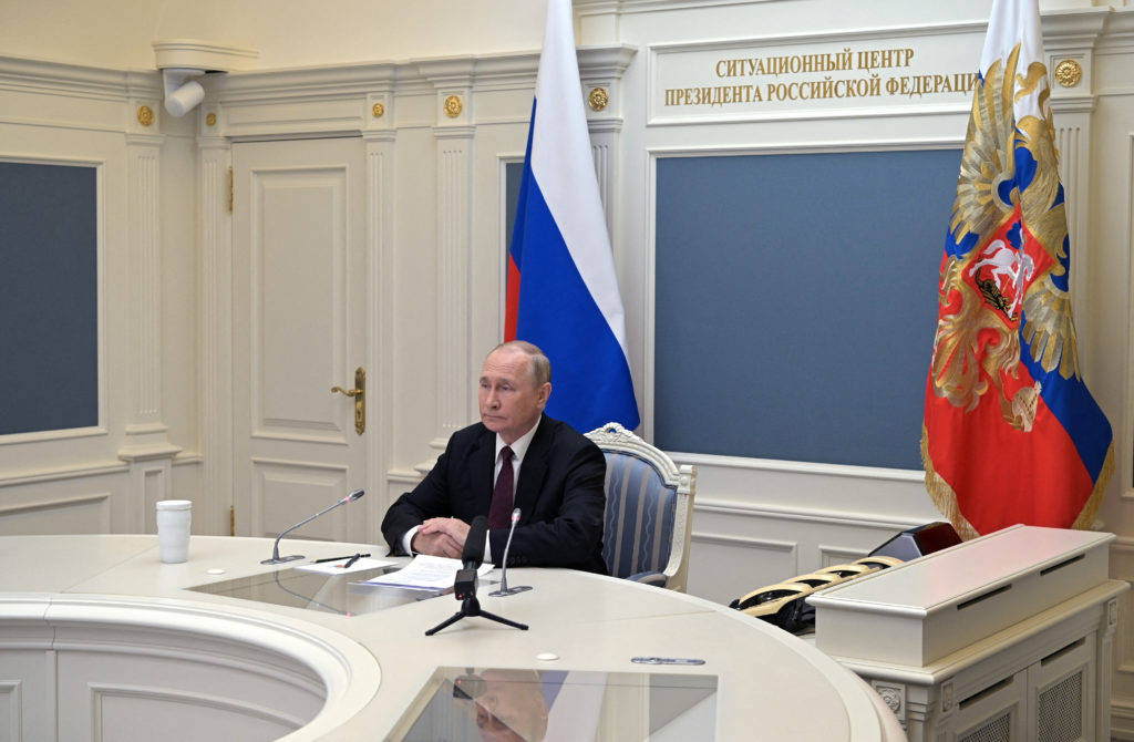 Vladimir Putin, white curved desk, formal Russian presidential briefing room, SD Desktop Wallpaper