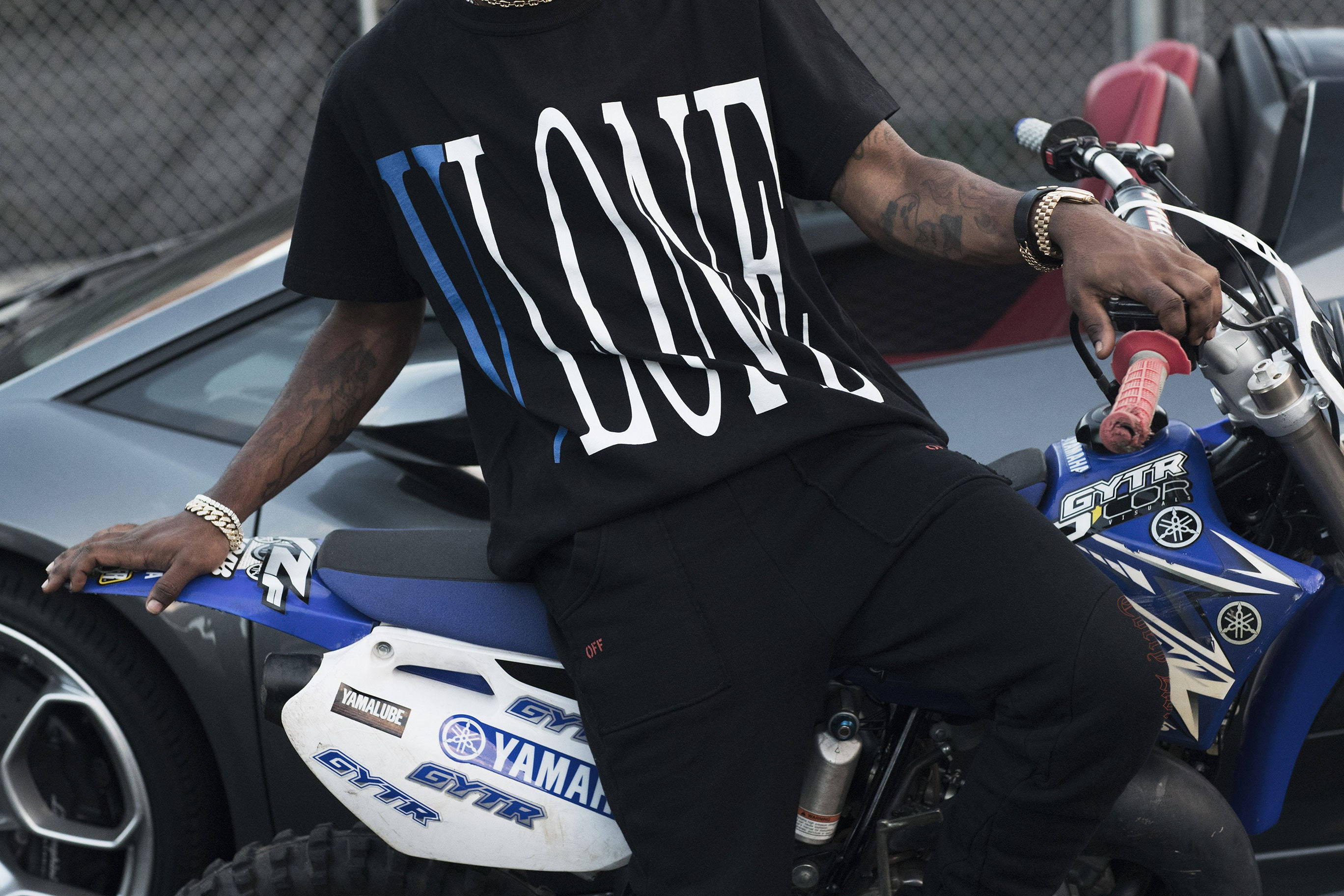 VLONE, black shirt, blue and white Yamaha dirt bike, 2K Desktop Wallpaper