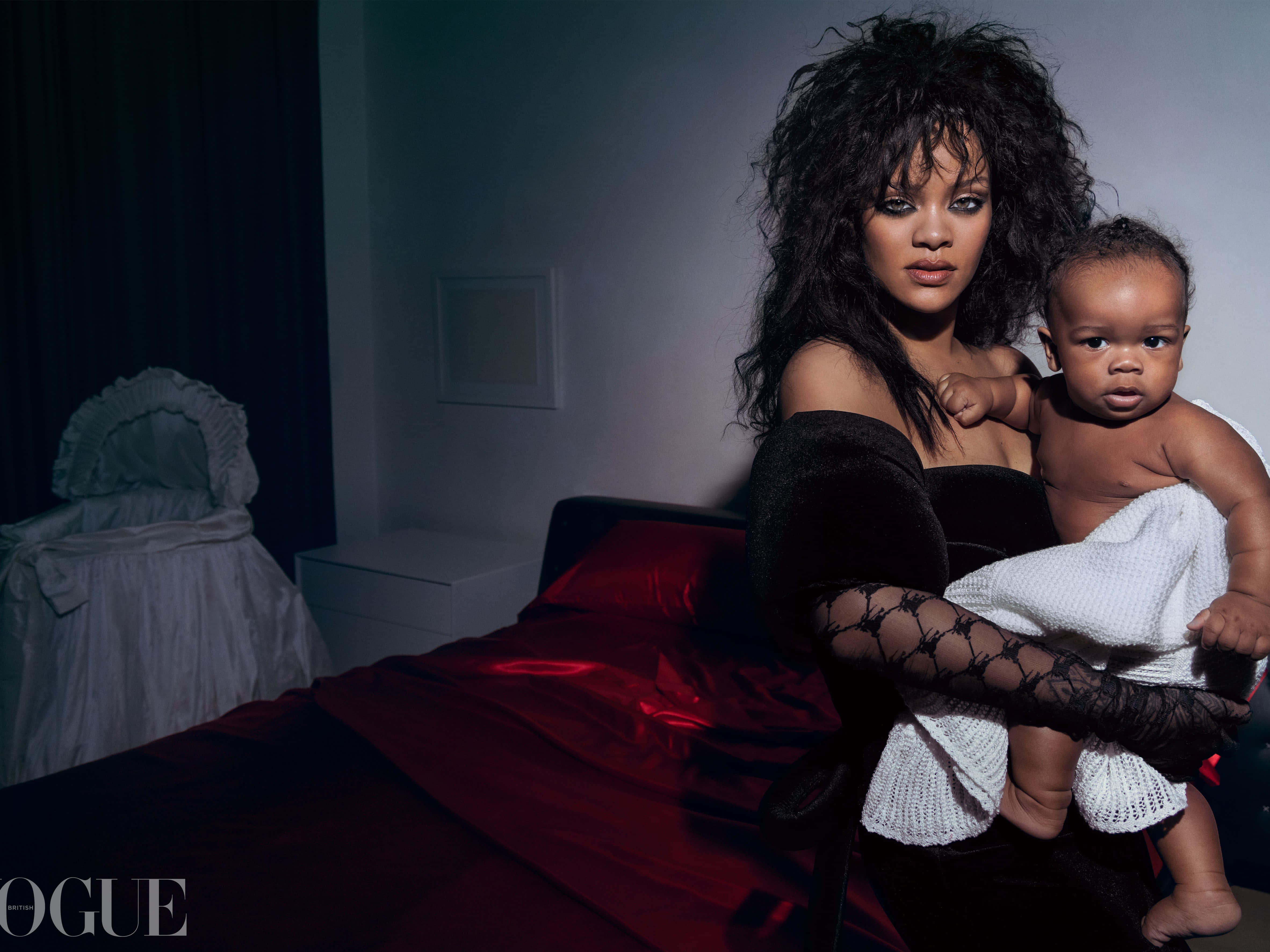 Vogue Motherhood Aesthetic, dark hair, bed, 4K Desktop Wallpaper