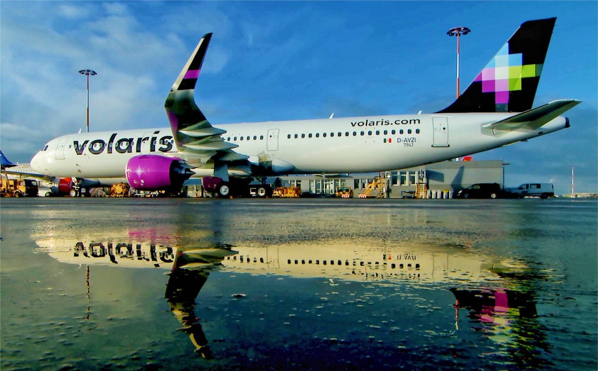 Volaris, purple engines, pixelated tail, SD Desktop Wallpaper