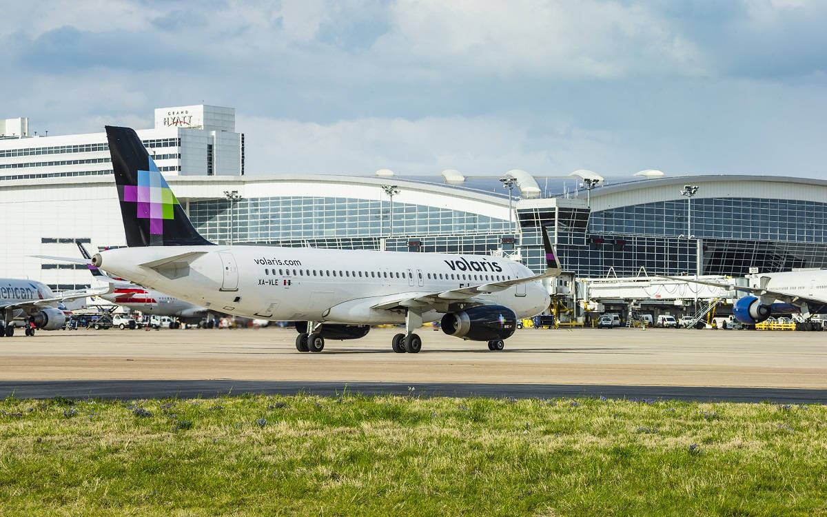 Volaris, airplane, sunny airport tarmac, SD Desktop Wallpaper