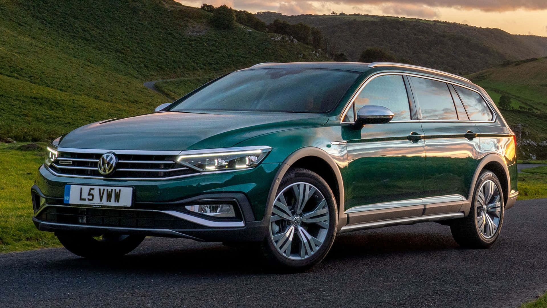 Volkswagen Passat, glossy green, winding road, Full HD Desktop Wallpaper