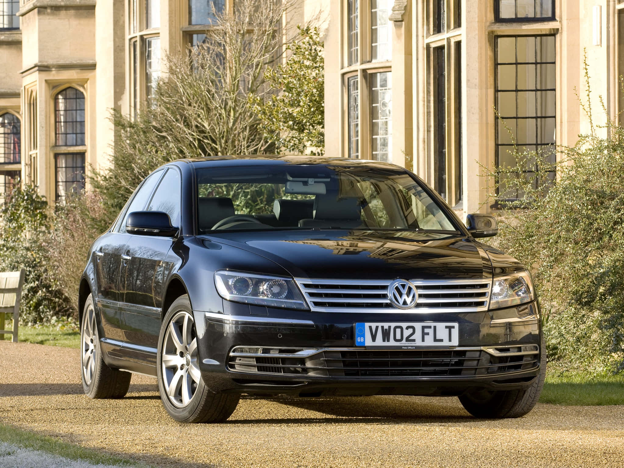 Volkswagen Phaeton, luxury sedan, glossy black, Full HD Desktop Wallpaper