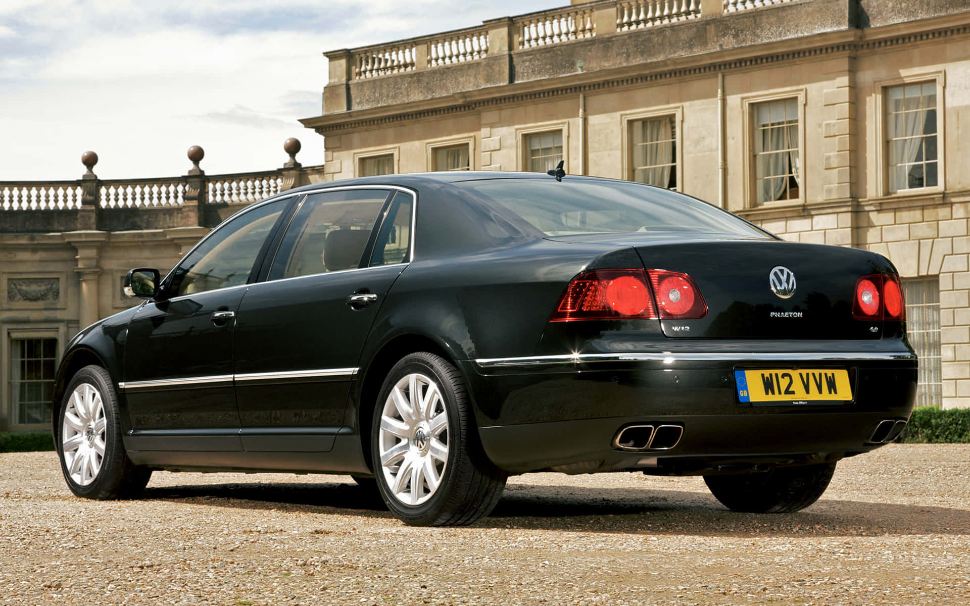 Volkswagen Phaeton, luxury sedan, glossy black, Full HD Desktop Wallpaper