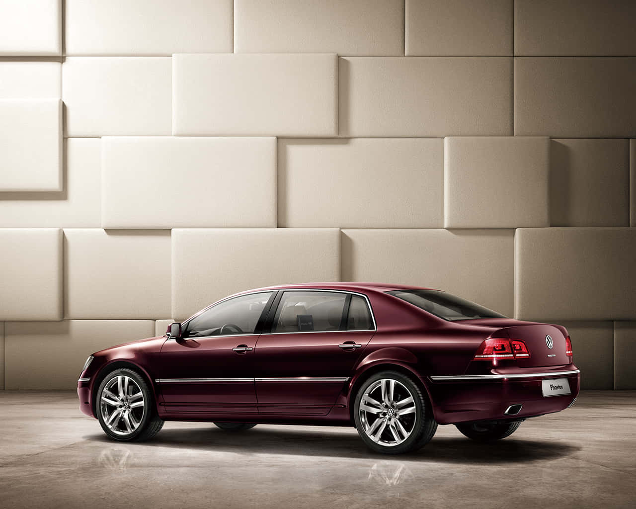 Volkswagen Phaeton, luxury sedan, glossy maroon, HD Desktop Wallpaper