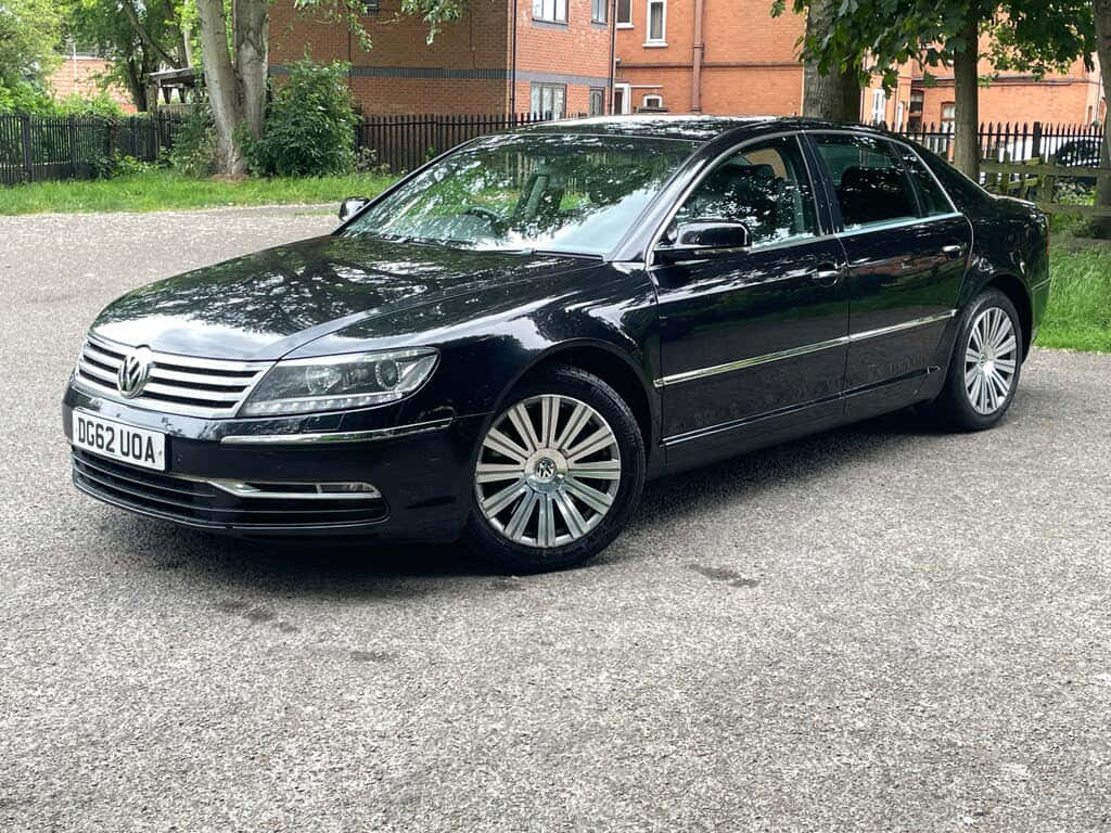Volkswagen Phaeton, black, gravel, SD Desktop Wallpaper