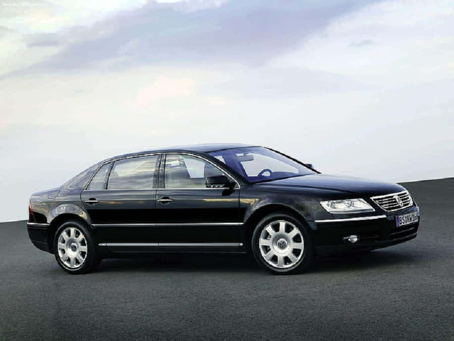 Volkswagen Phaeton, black, gray asphalt surface, SD Desktop Wallpaper