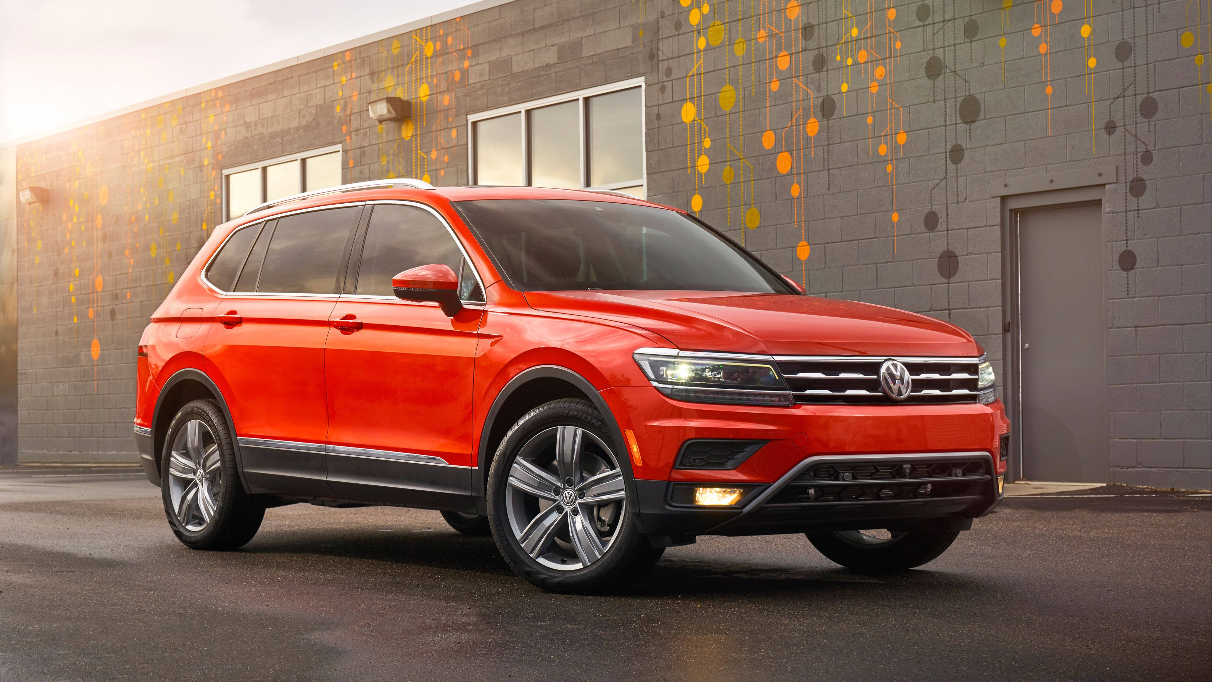 Volkswagen Tiguan, red, gray brick building, 4K Desktop Wallpaper