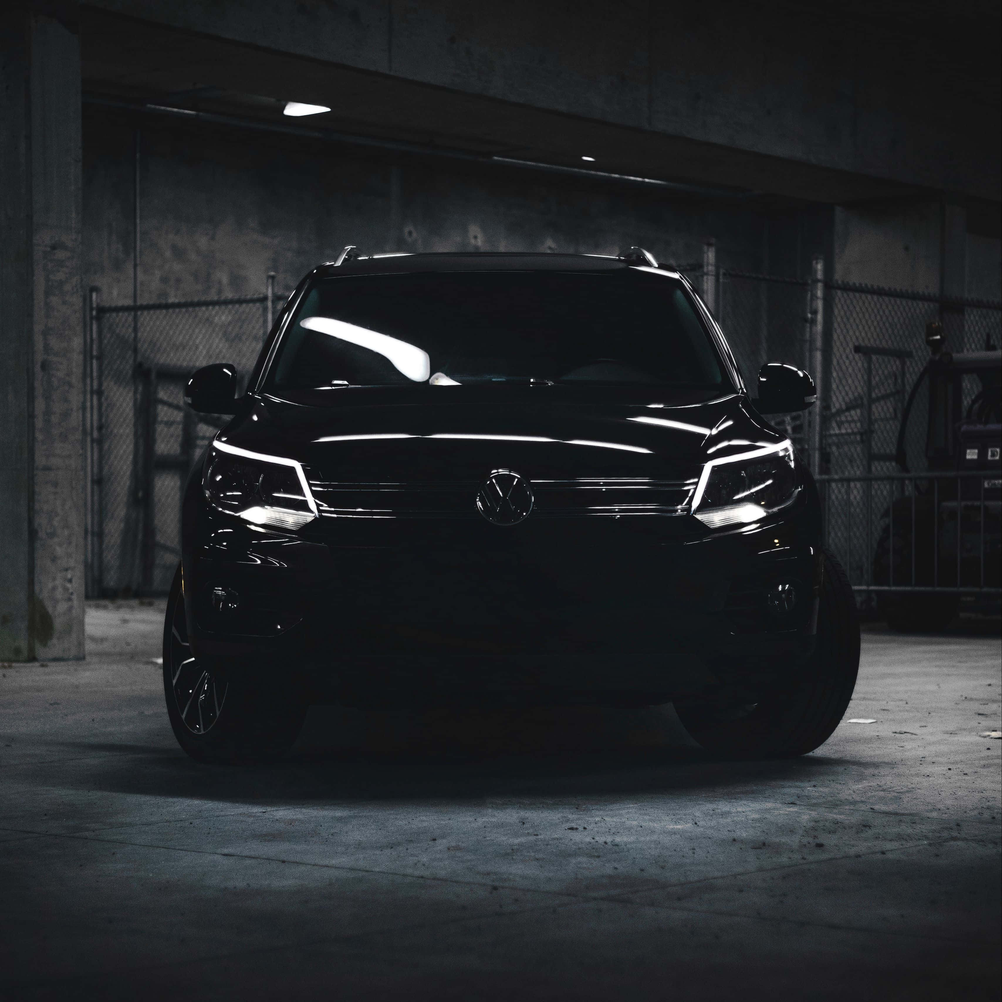 Volkswagen Tiguan, black, harsh spotlights, 2K Desktop Wallpaper