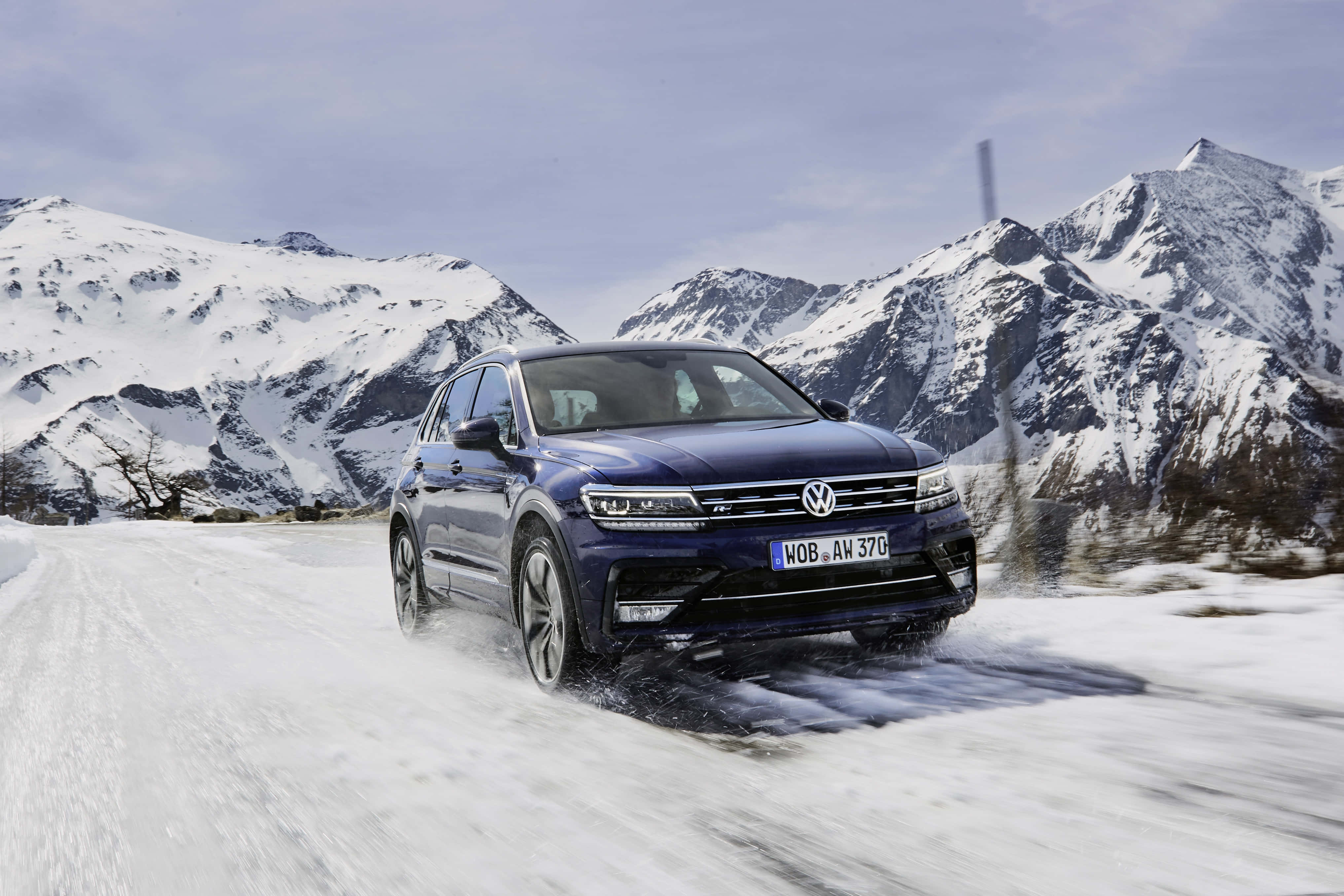 Volkswagen Tiguan, dark blue, snow, 4K Desktop Wallpaper
