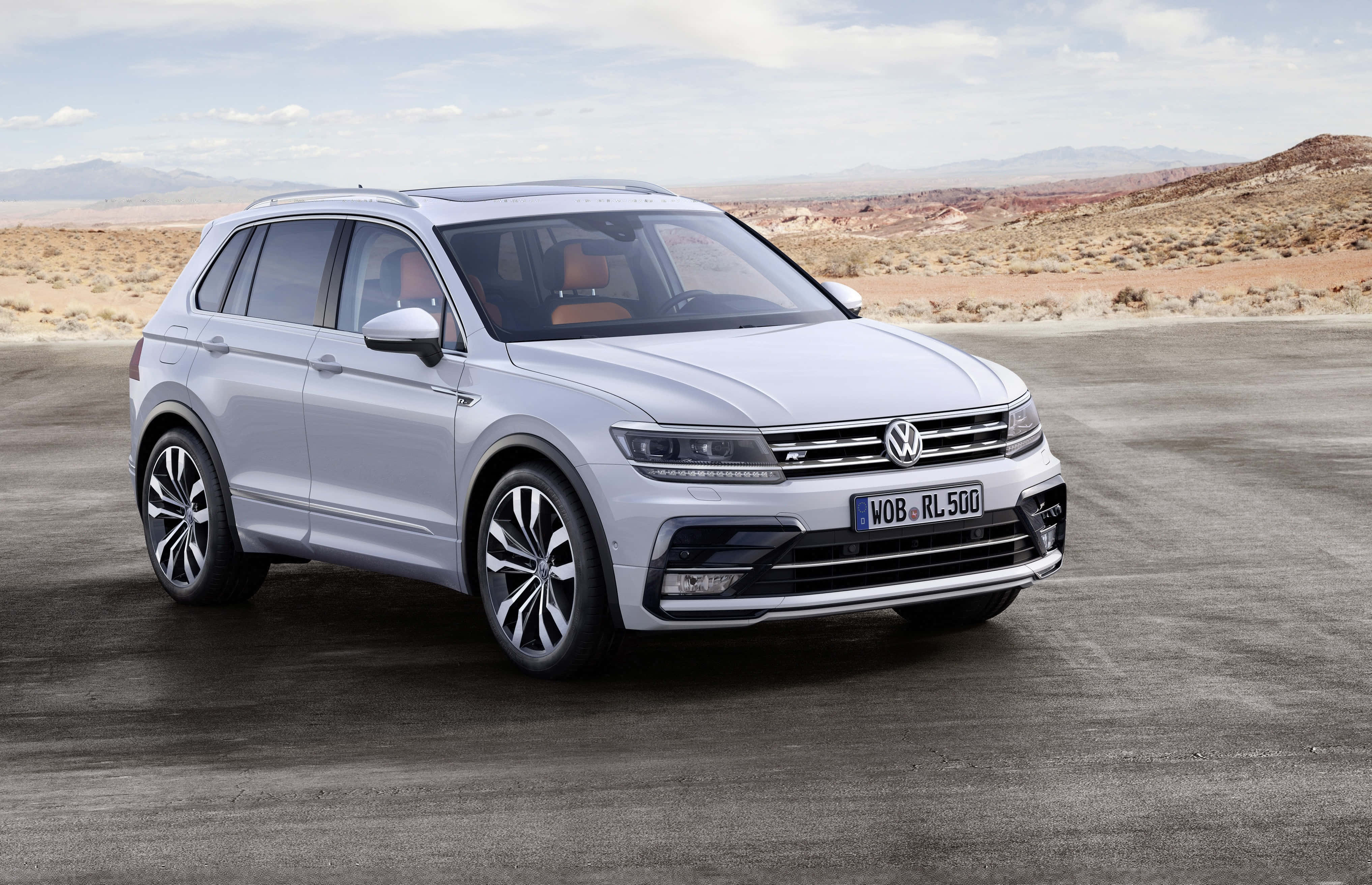 Volkswagen Tiguan R, silver, desert, 4K Desktop Wallpaper