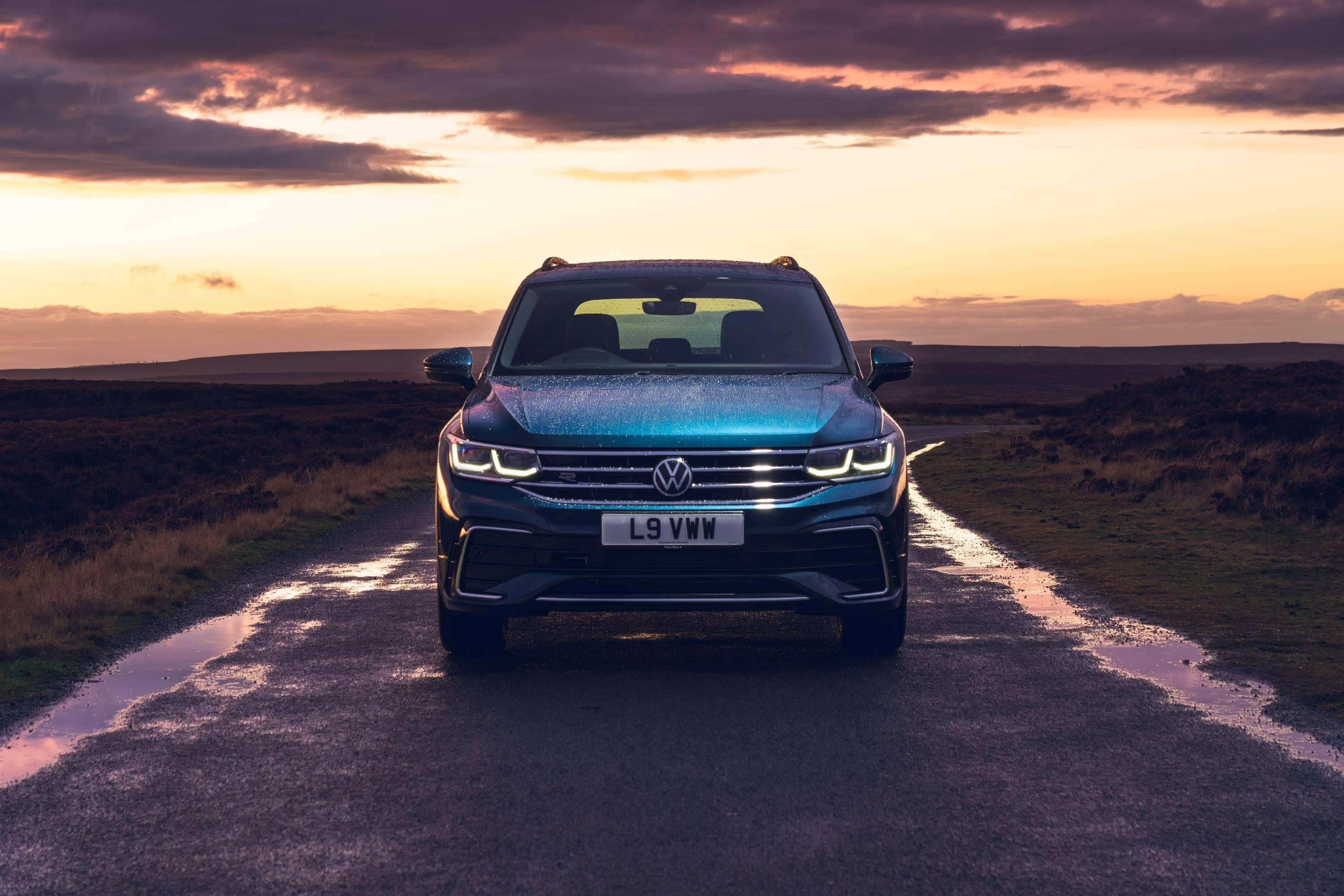 Volkswagen Tiguan, dusk drive, wet road, 2K Desktop Wallpaper
