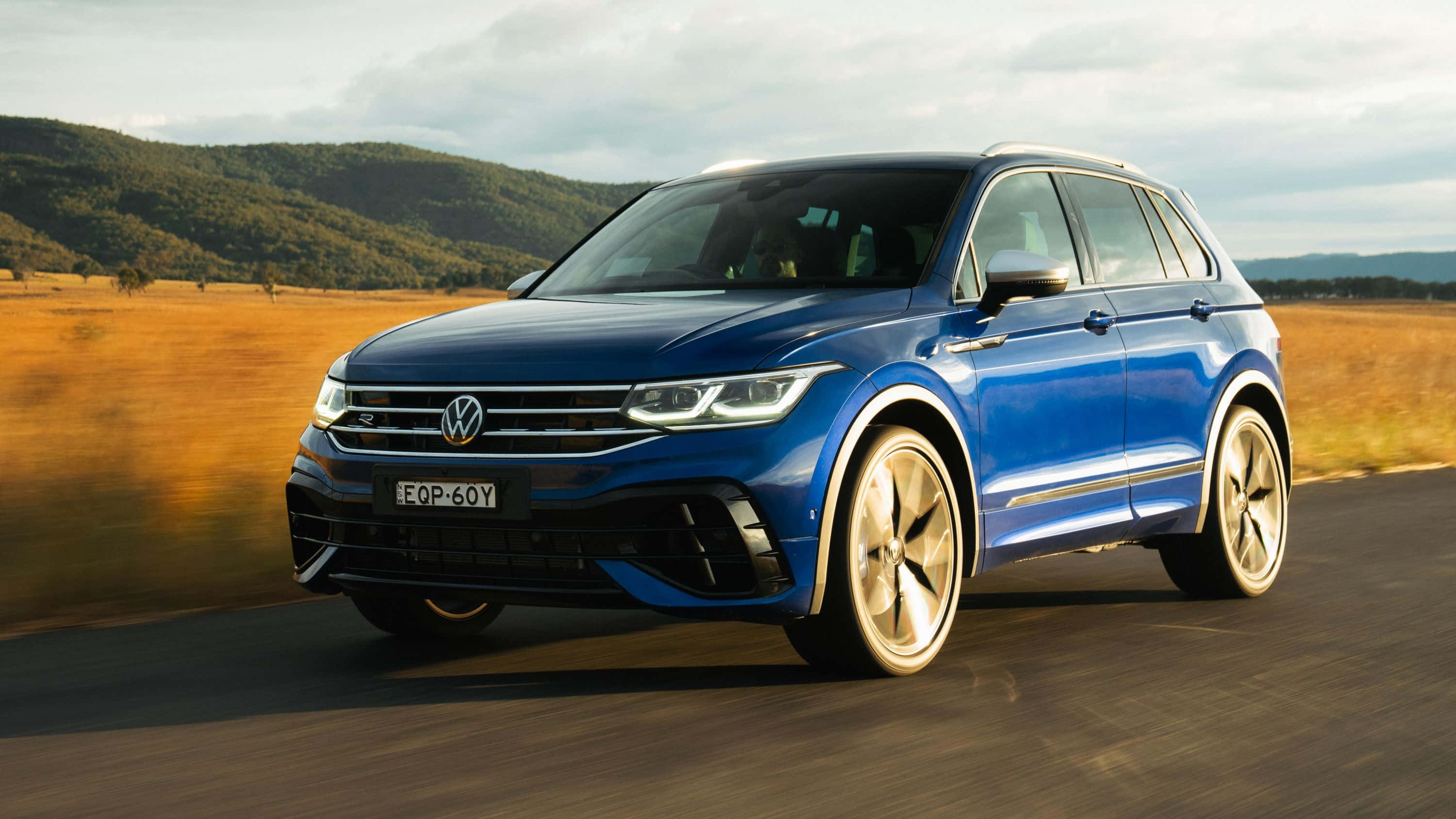 Volkswagen Tiguan, vibrant blue, winding road, 2K Desktop Wallpaper