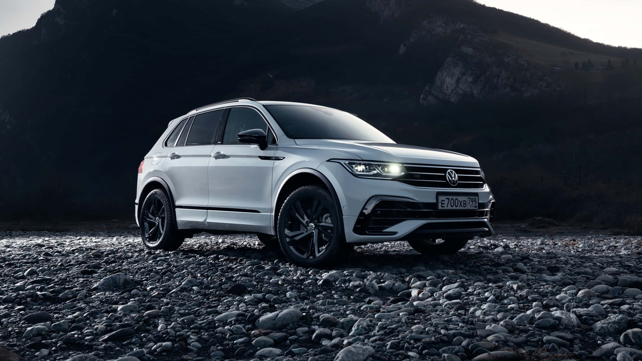 Volkswagen Tiguan, white, black rims, 2K Desktop Wallpaper