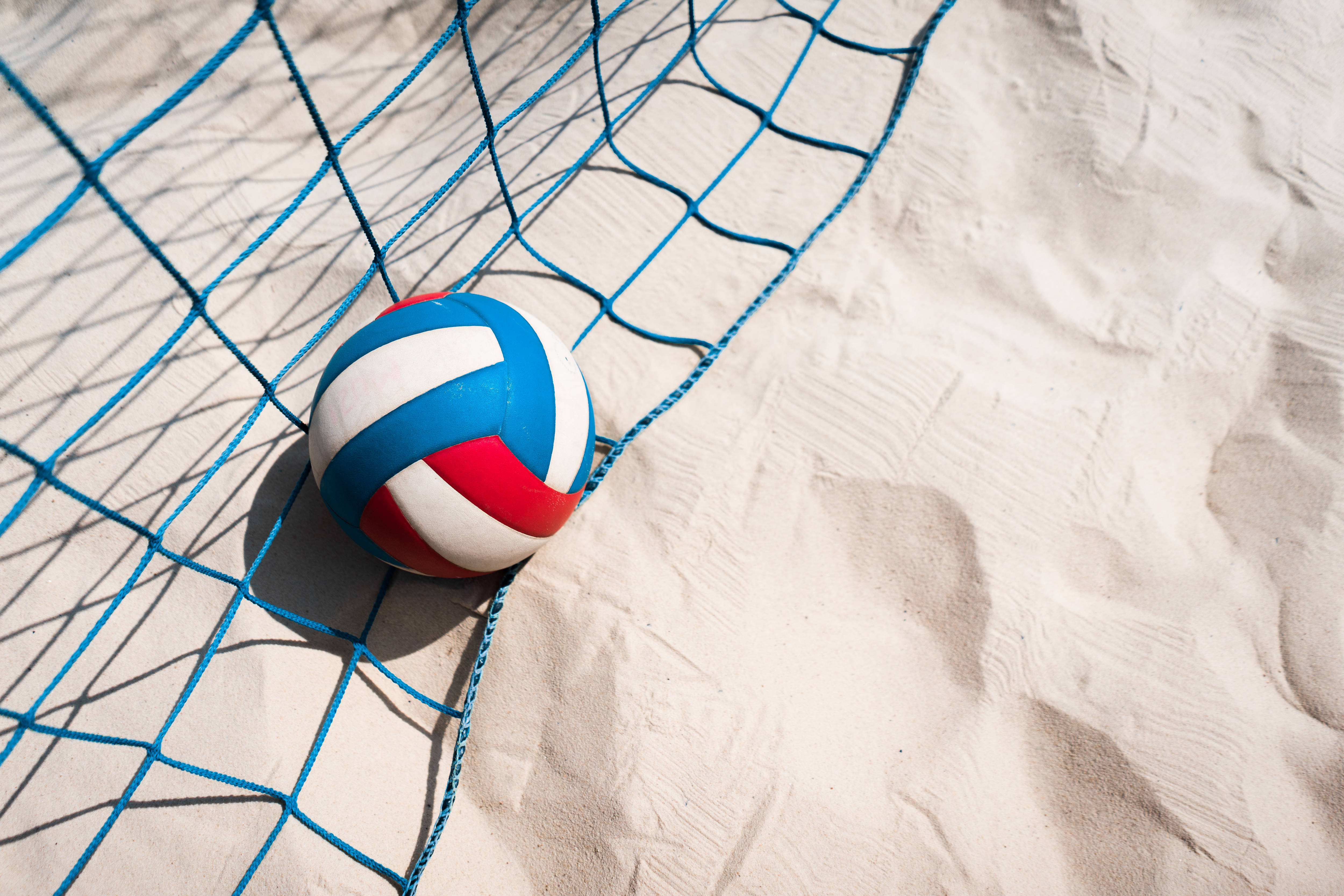 blue net, red white and blue volleyball, textured sand, 4K Desktop Wallpaper