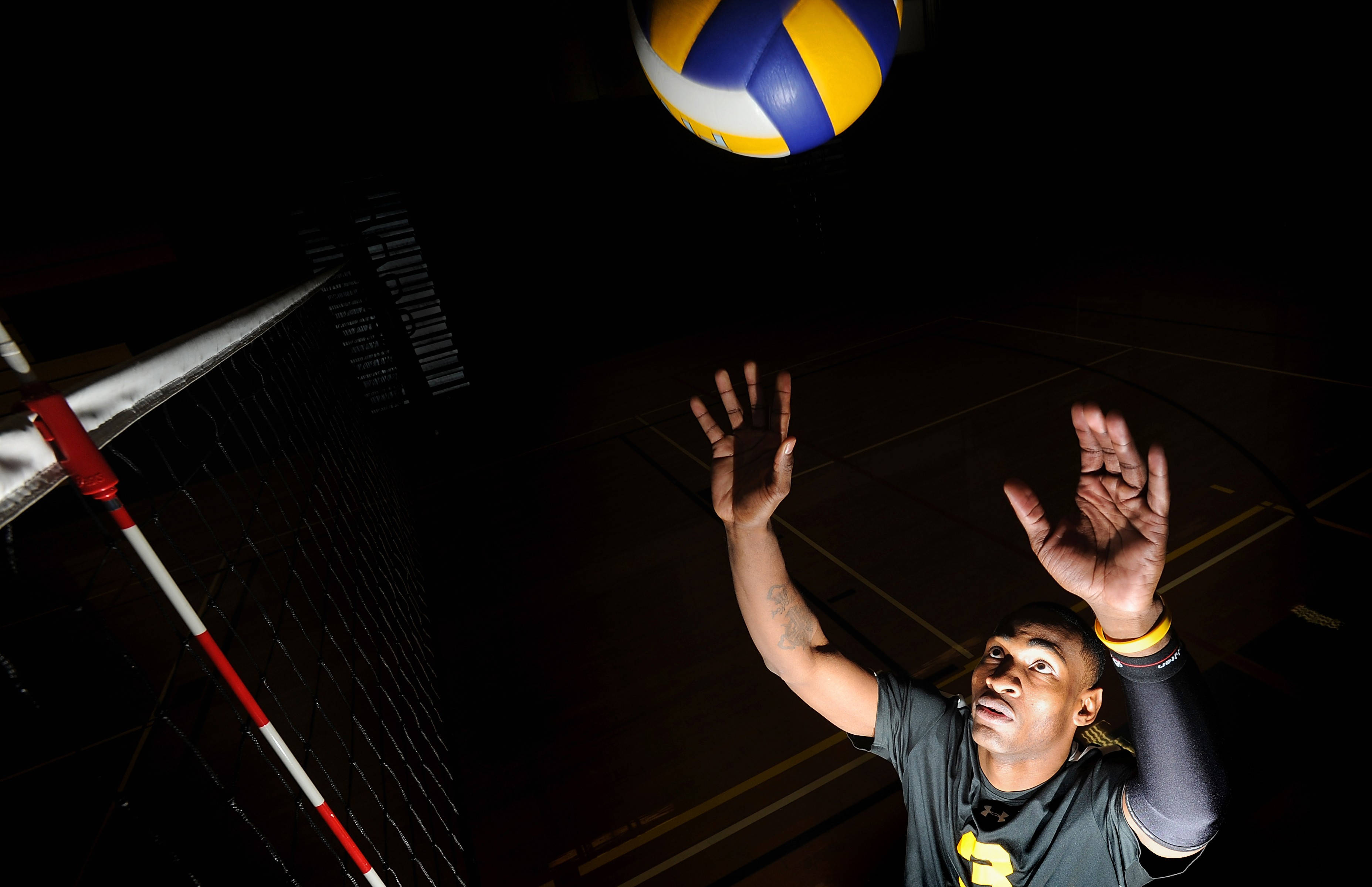 volleyball, gym, blue yellow ball, 2K Desktop Wallpaper