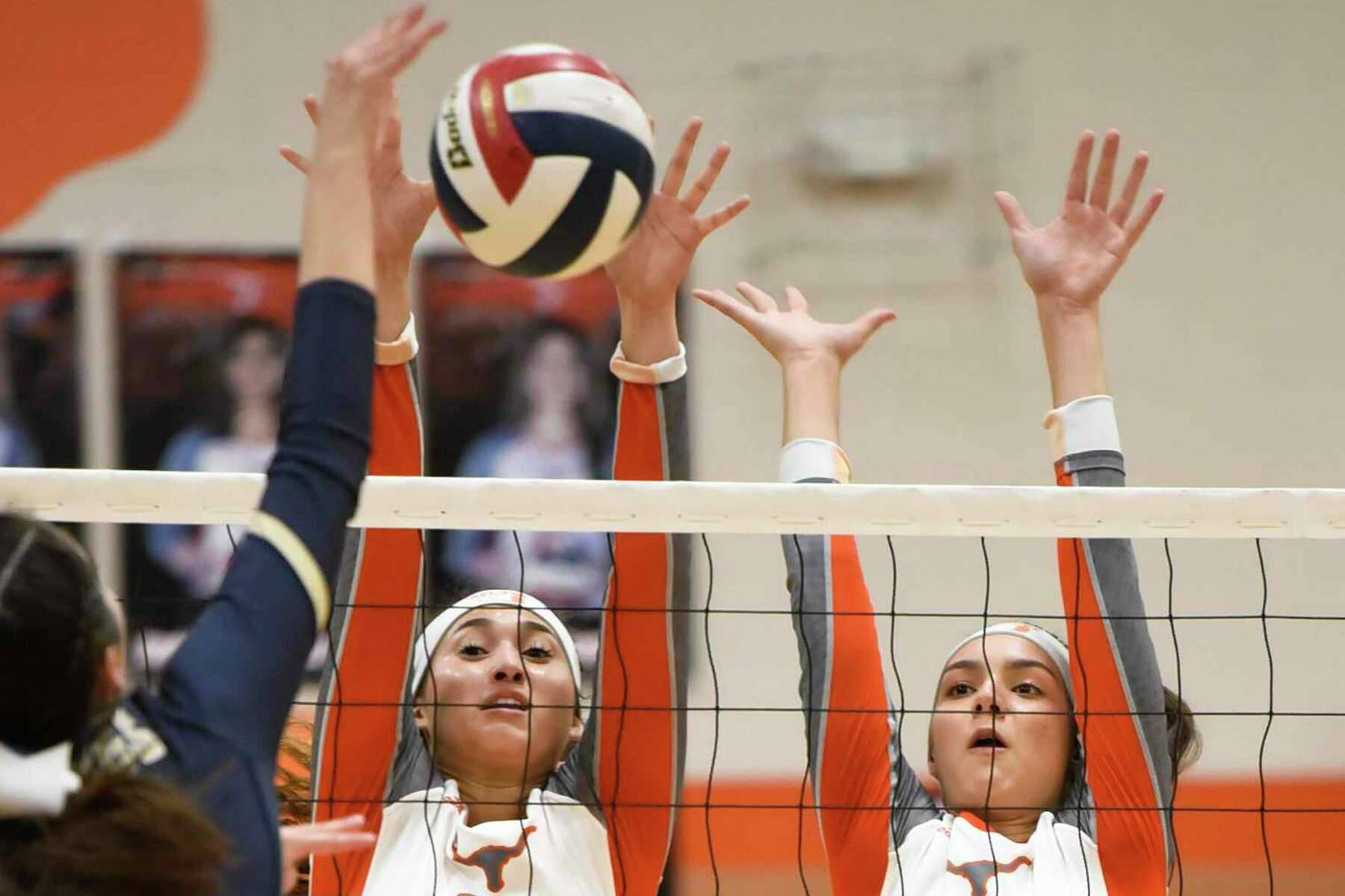 Volleyball Laptop, orange and white uniforms, red white and blue volleyball, HD Desktop Wallpaper