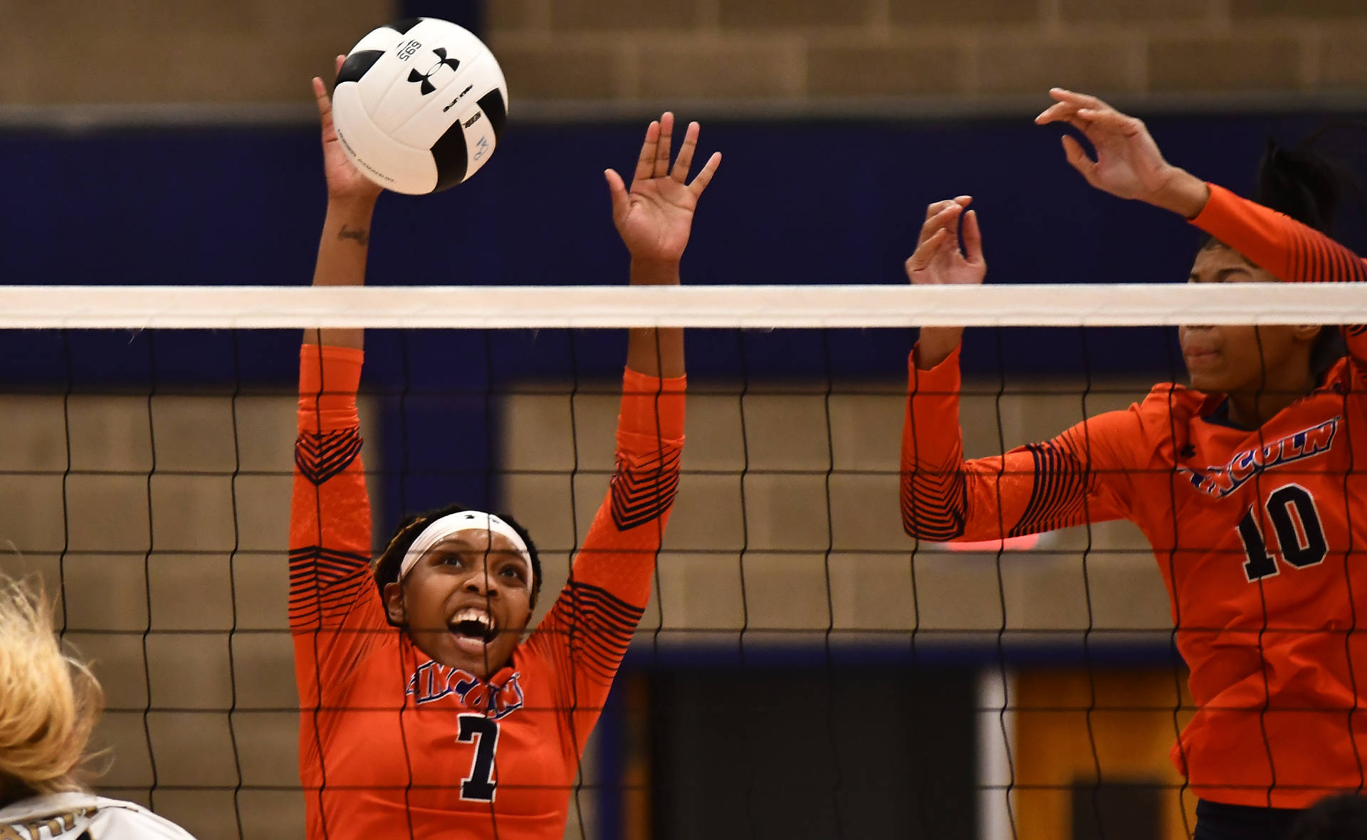 Volleyball, orange jerseys, leap at the net, Full HD Desktop Wallpaper